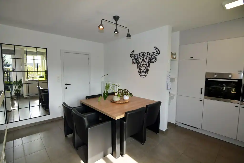 Energiezuinig duplex-appartement met 2 slpk, terras en carport met berging. foto 13