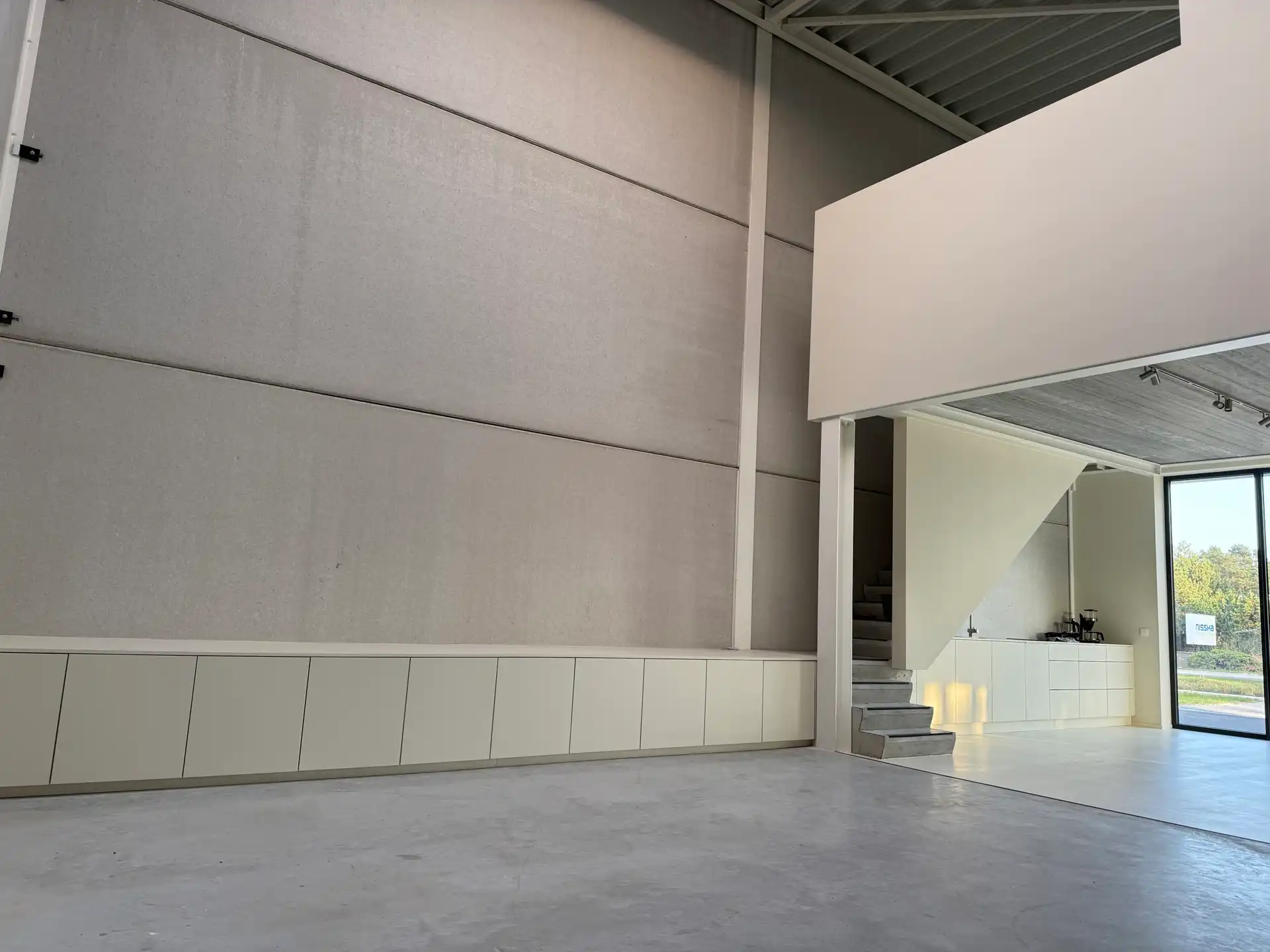 MODERNE KMO-UNIT MET SHOWROOM/KANTOOR IN GENK foto 10