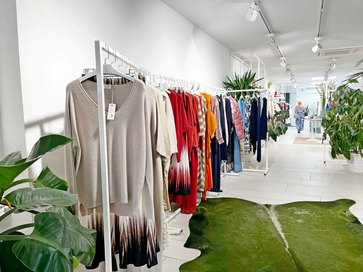 volledig vernieuwde zonnerijke winkel Lippenslaan 318  foto 10