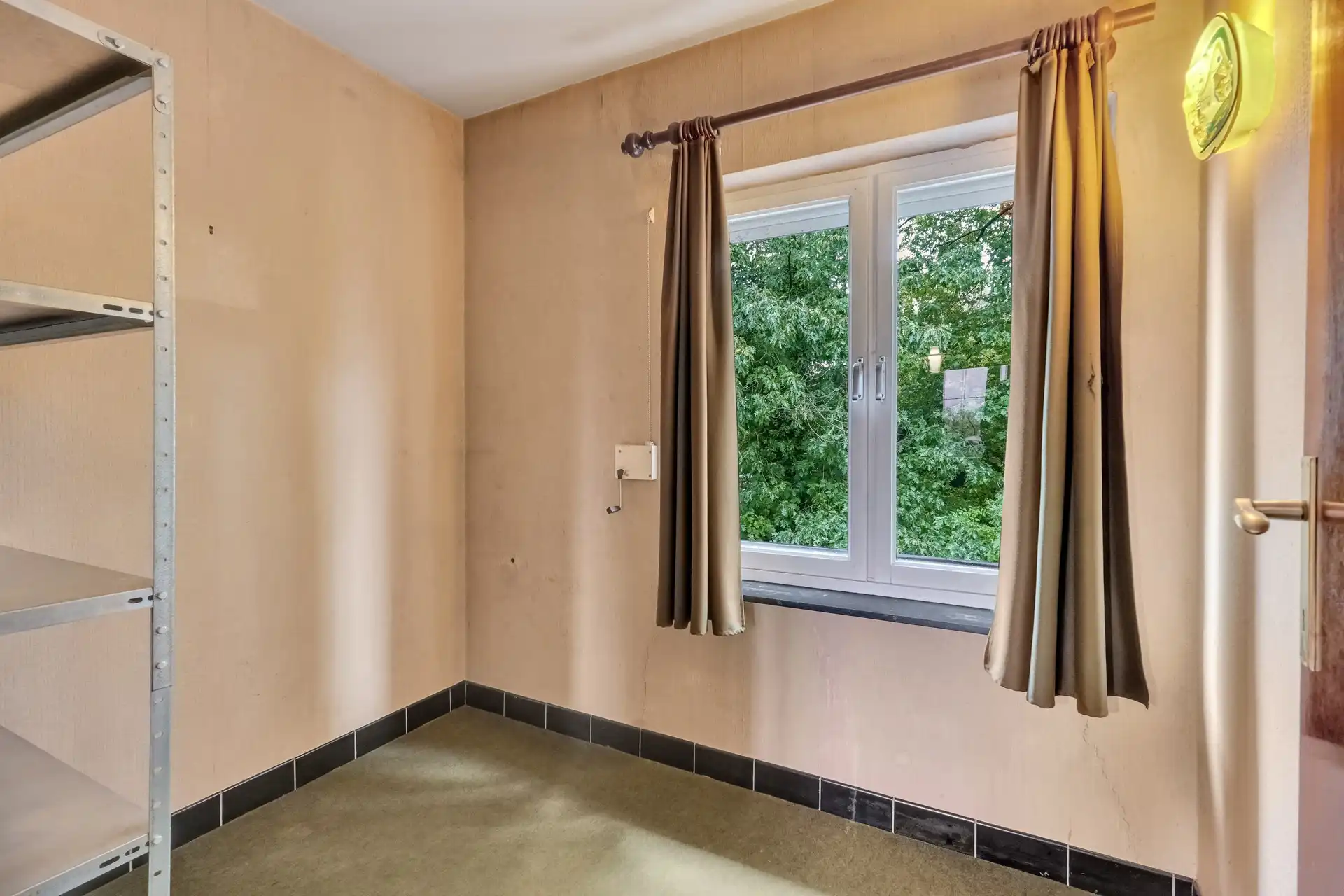 DEGELIJKE WONING BOORDEVOL POTENTIEEL IN DOODLOPENDE STRAAT foto 21
