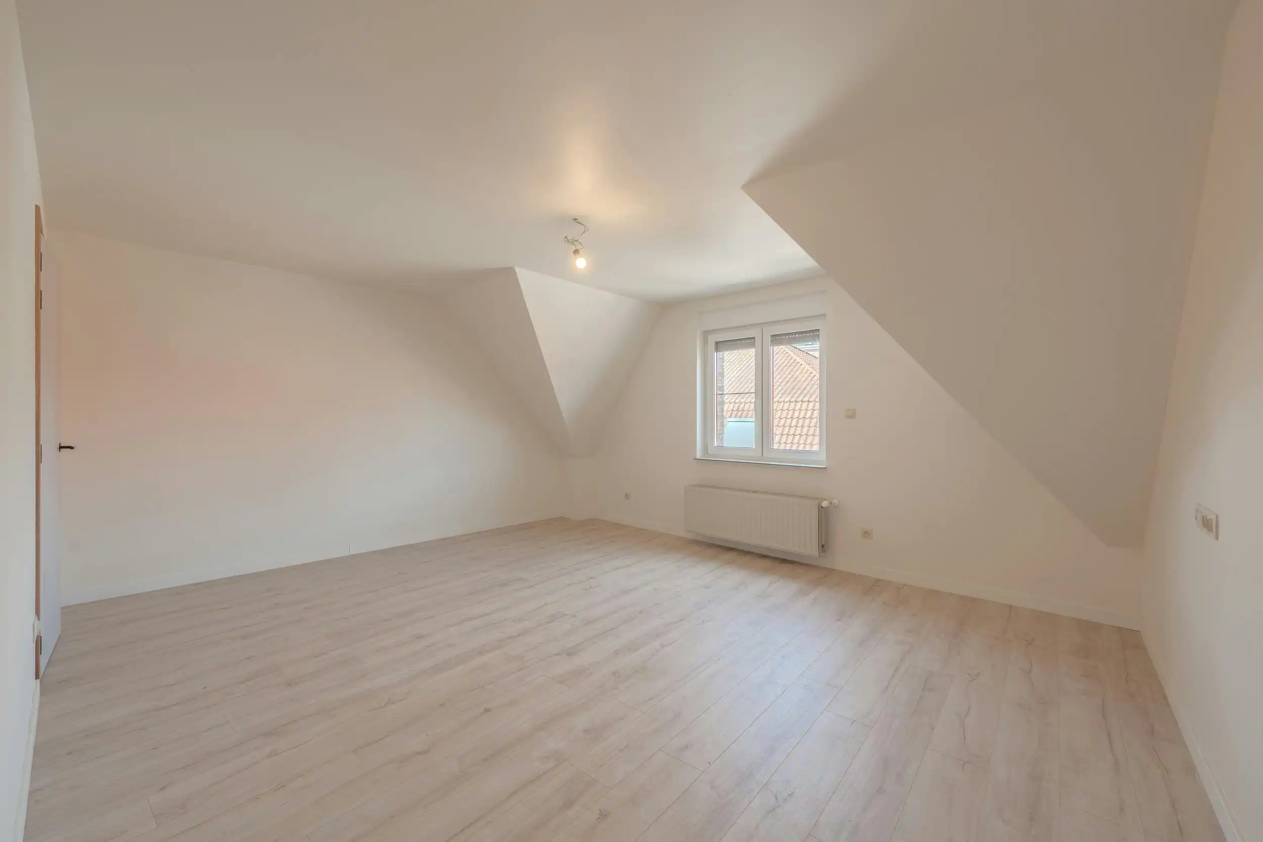 Totaal gerenoveerd huis te koop in hartje Ieper foto 22
