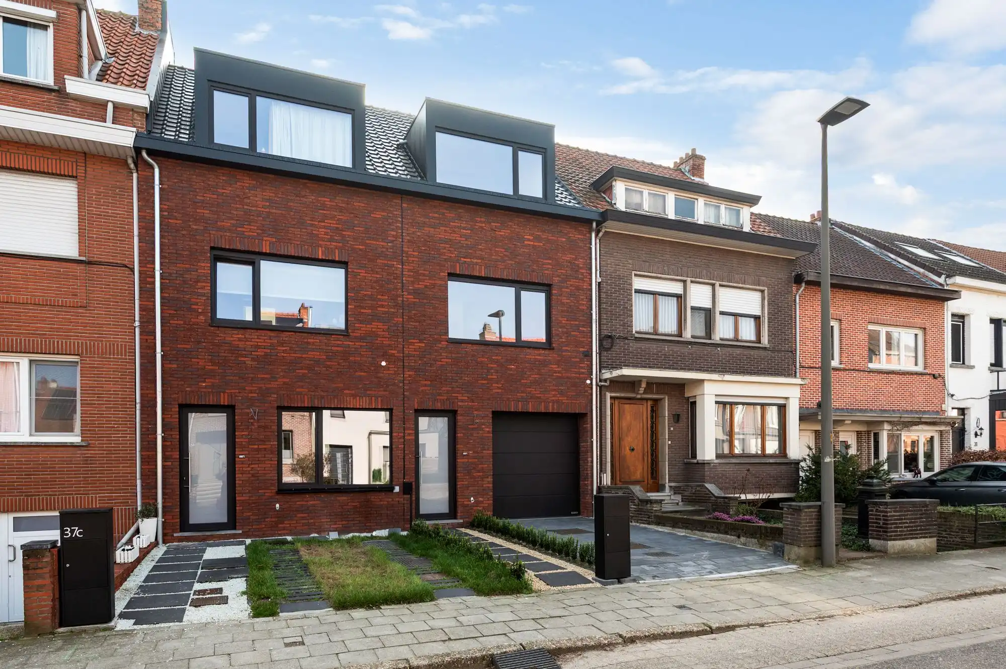 Energiezuinige gezinswoning met garage en zonnige tuin nabij centrum Ekeren! foto 2