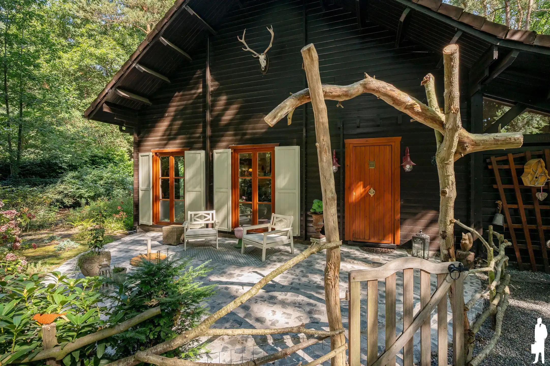 Charmante woning met volledige onderkeldering en achterliggend bos van ca. 31.493 m² foto 38