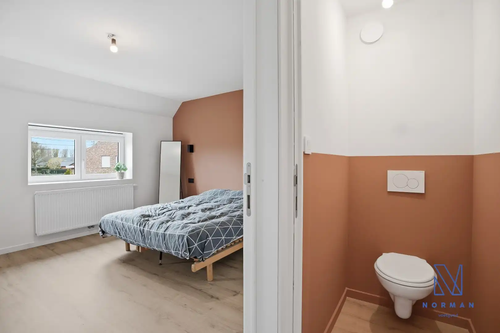 Instapklare, volledig gerenoveerde woning te koop met EPC A, uitgerust met zonnepanelen, drie slaapkamers en een aangelegde tuin. foto 22