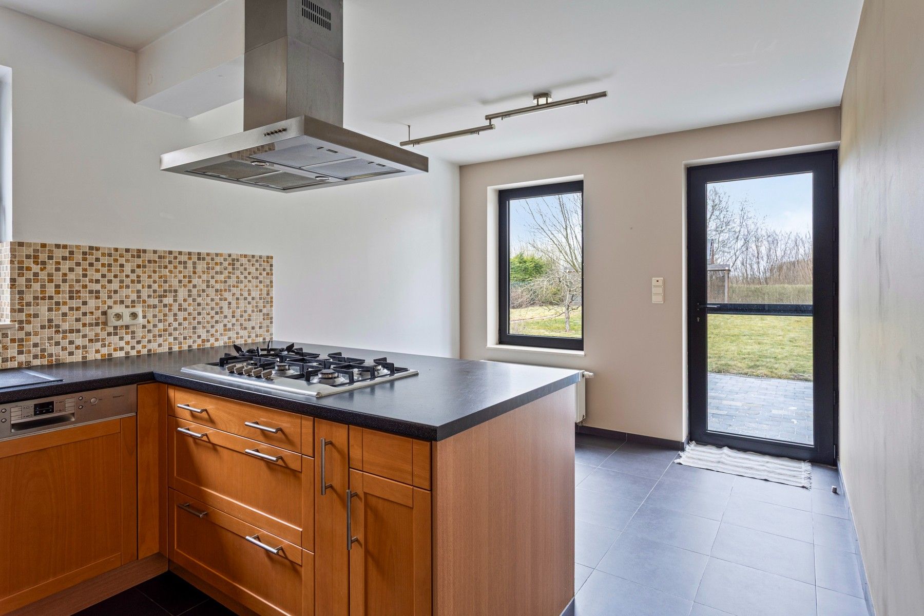 Instapklare villa op groot perceel met maximale privacy. foto 11