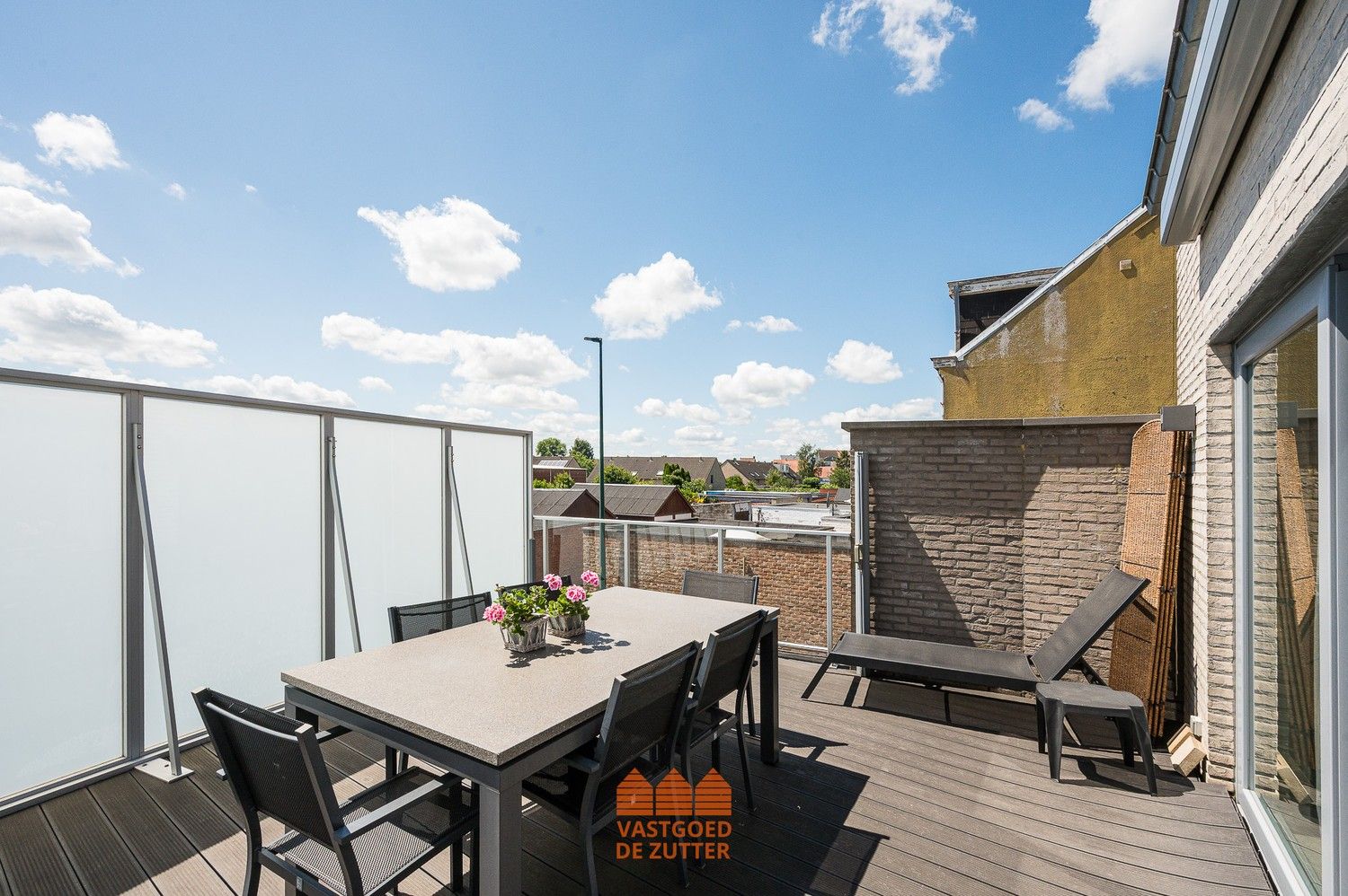 Centraal gelegen en lichtrijk appartement met garage en ruim terras in het hart van Eeklo foto 5