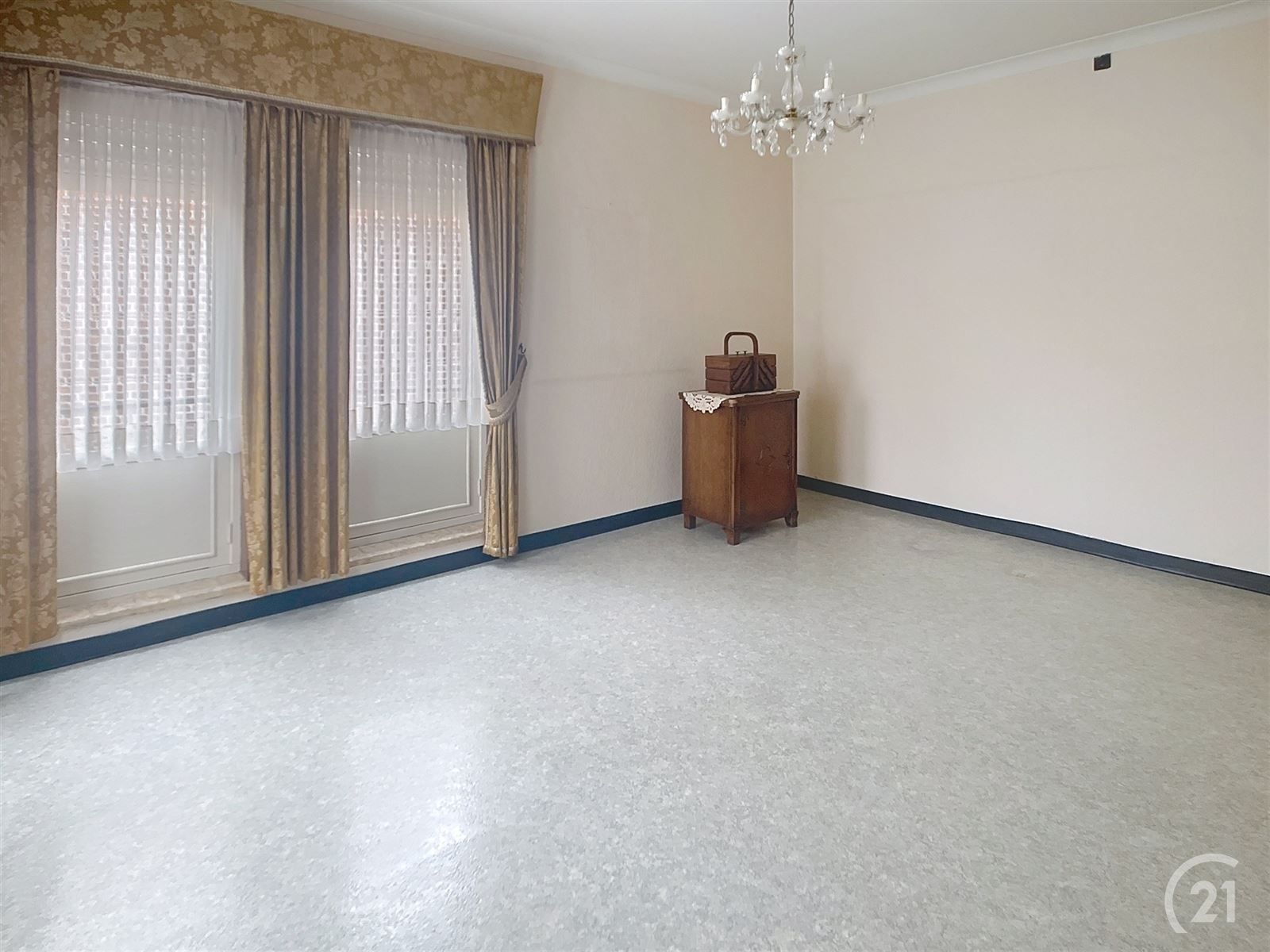 3 gevelwoning met loods (248m2) en garage foto 16