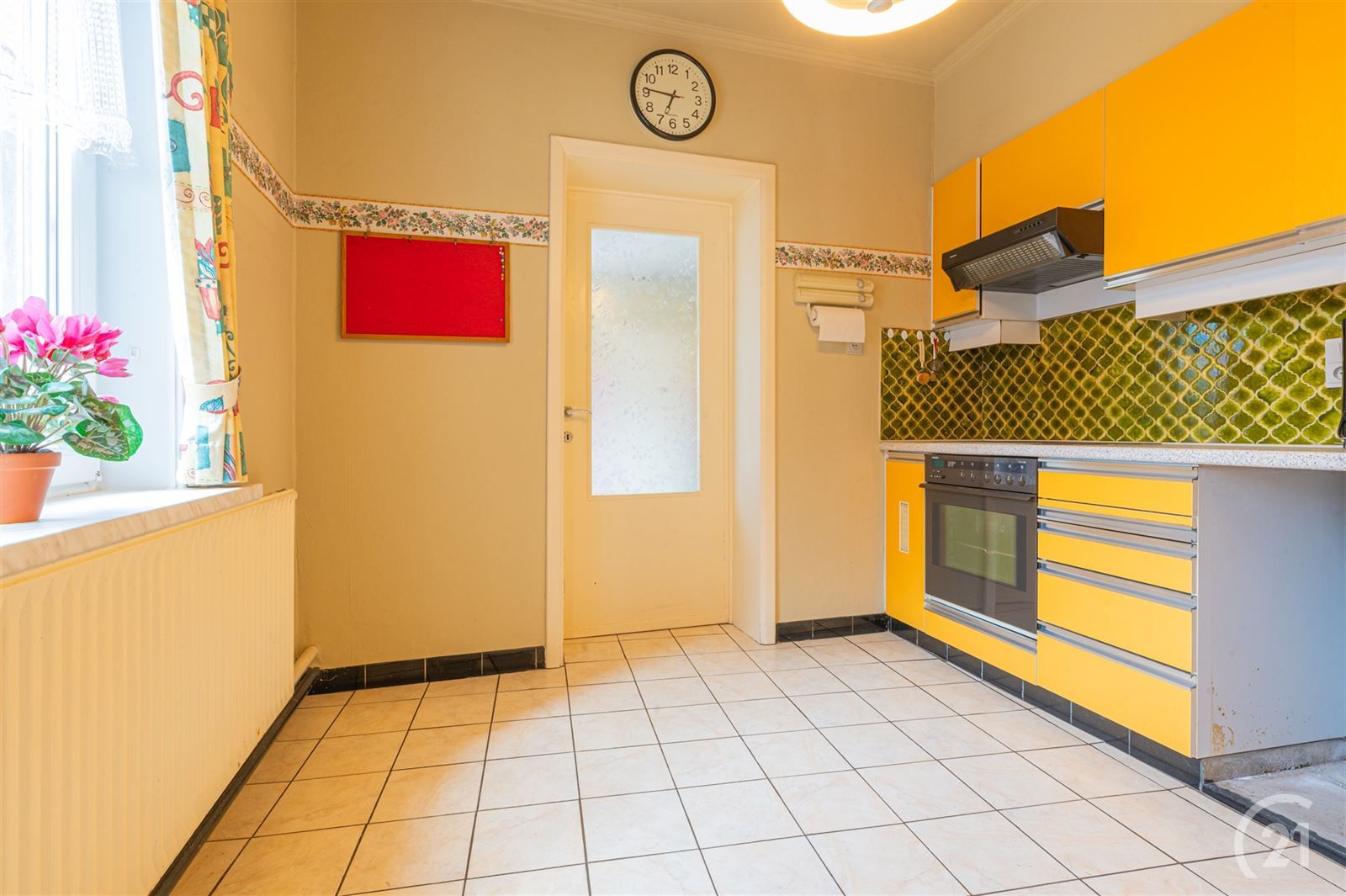 3 gevelwoning met loods (248m2) en garage foto 16