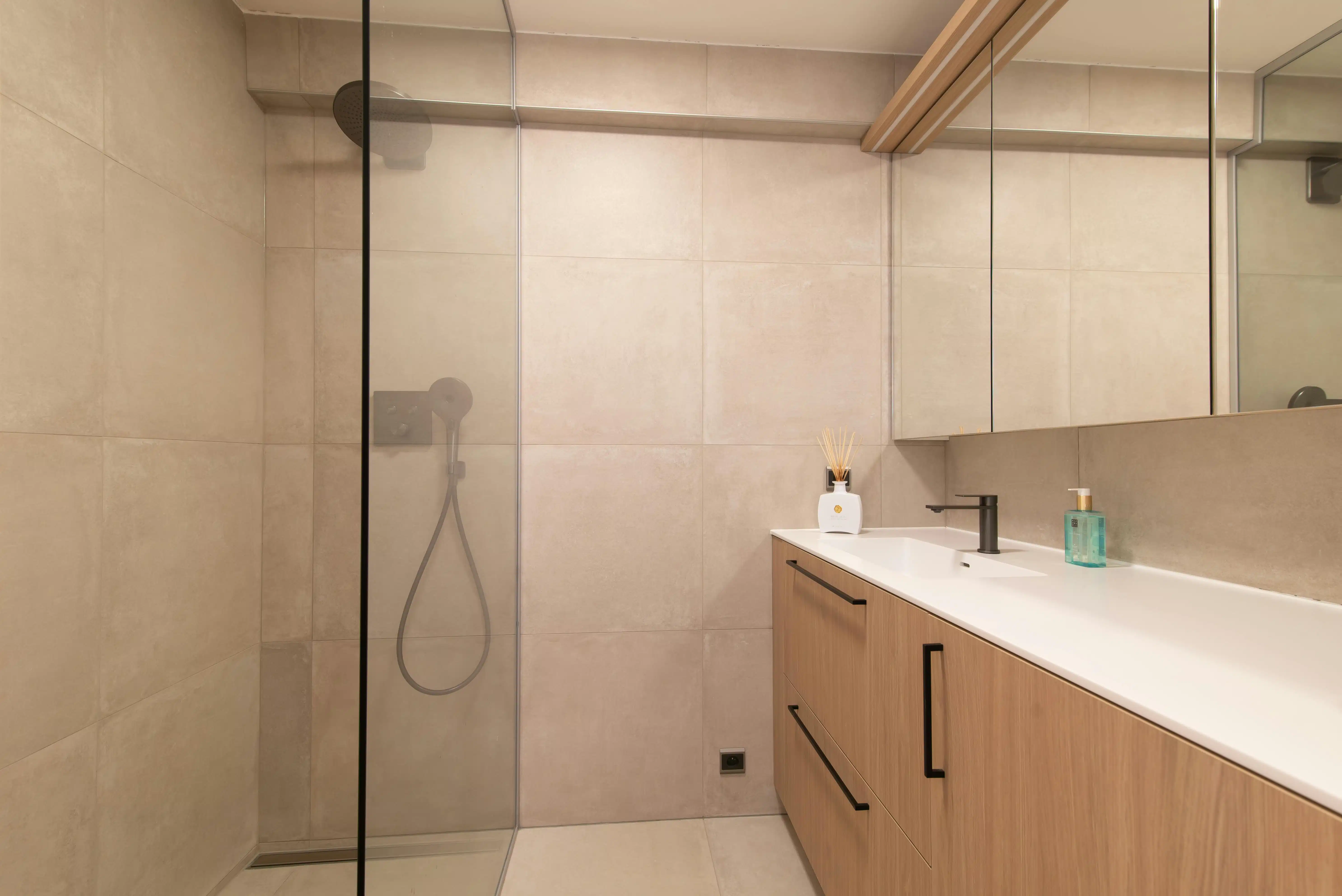 Prachtig gerenoveerd 2-slaapkamerappartement te Oostende foto 11