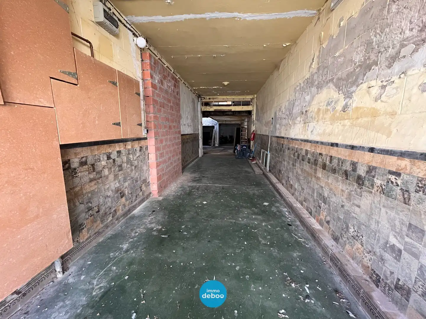Opbrengsteigendom met groot pakhuis en 2 vergunde appartementen foto 2