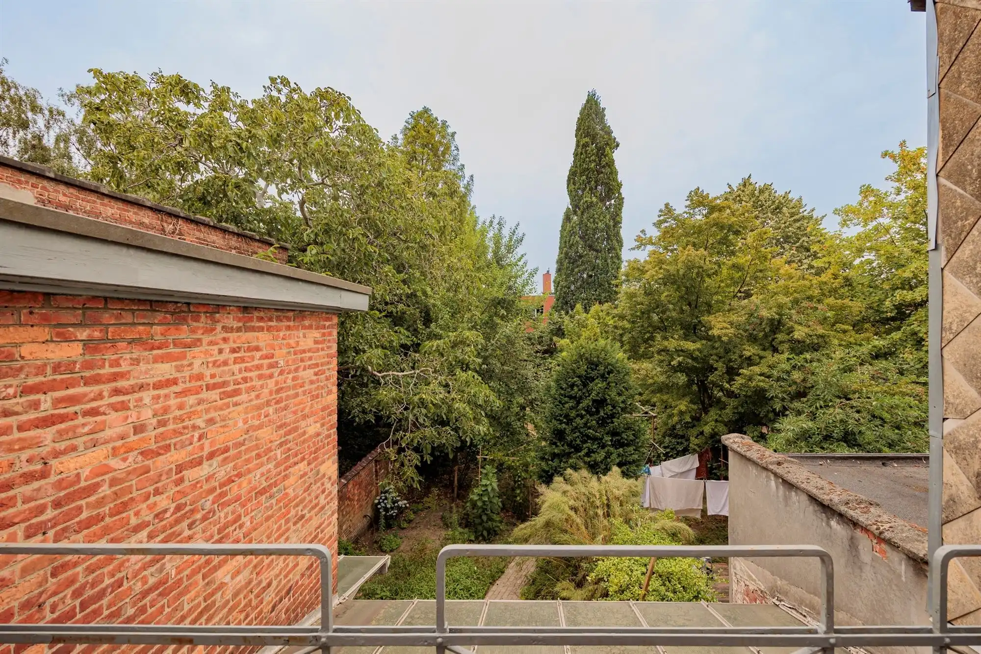 Ruime woning met veelzijdige praktijkruimtes foto 25