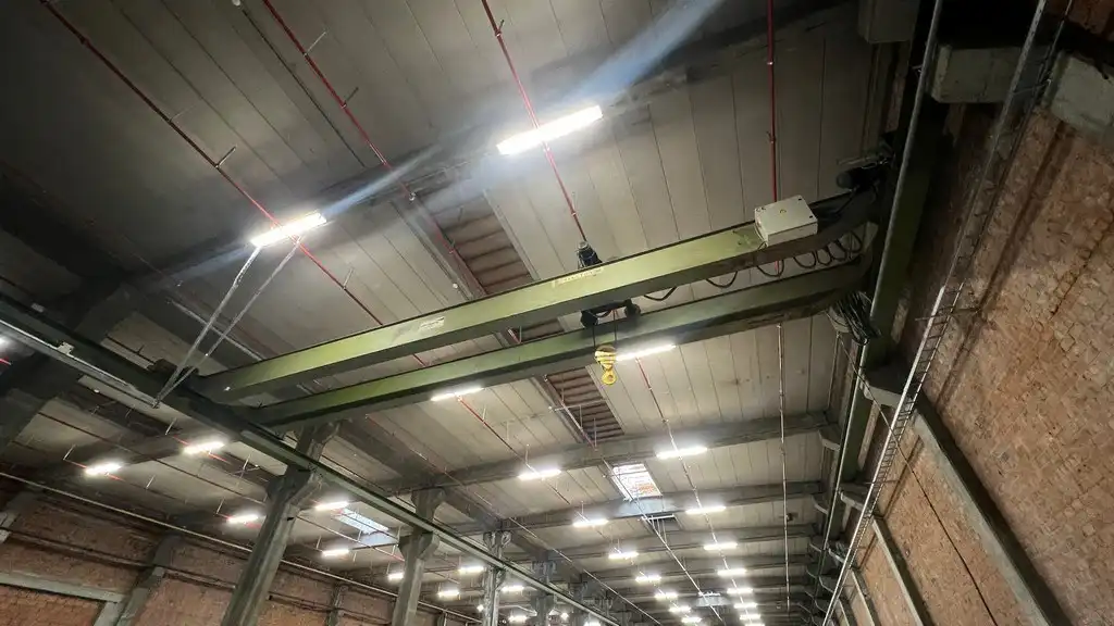 Loods met rolbrug te huur vlakbij afrit E17 te Sint-Niklaas foto 5