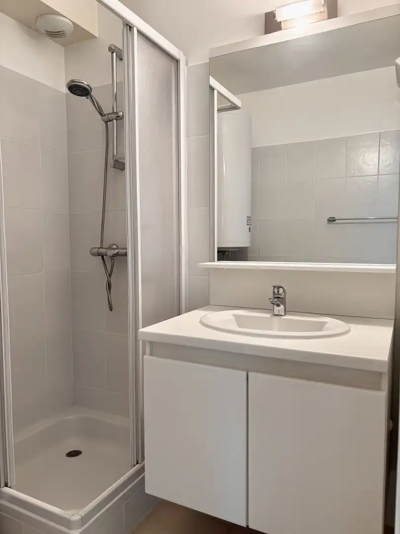 Zonnig appartement met slaapkamer en slaaphoek. foto 5