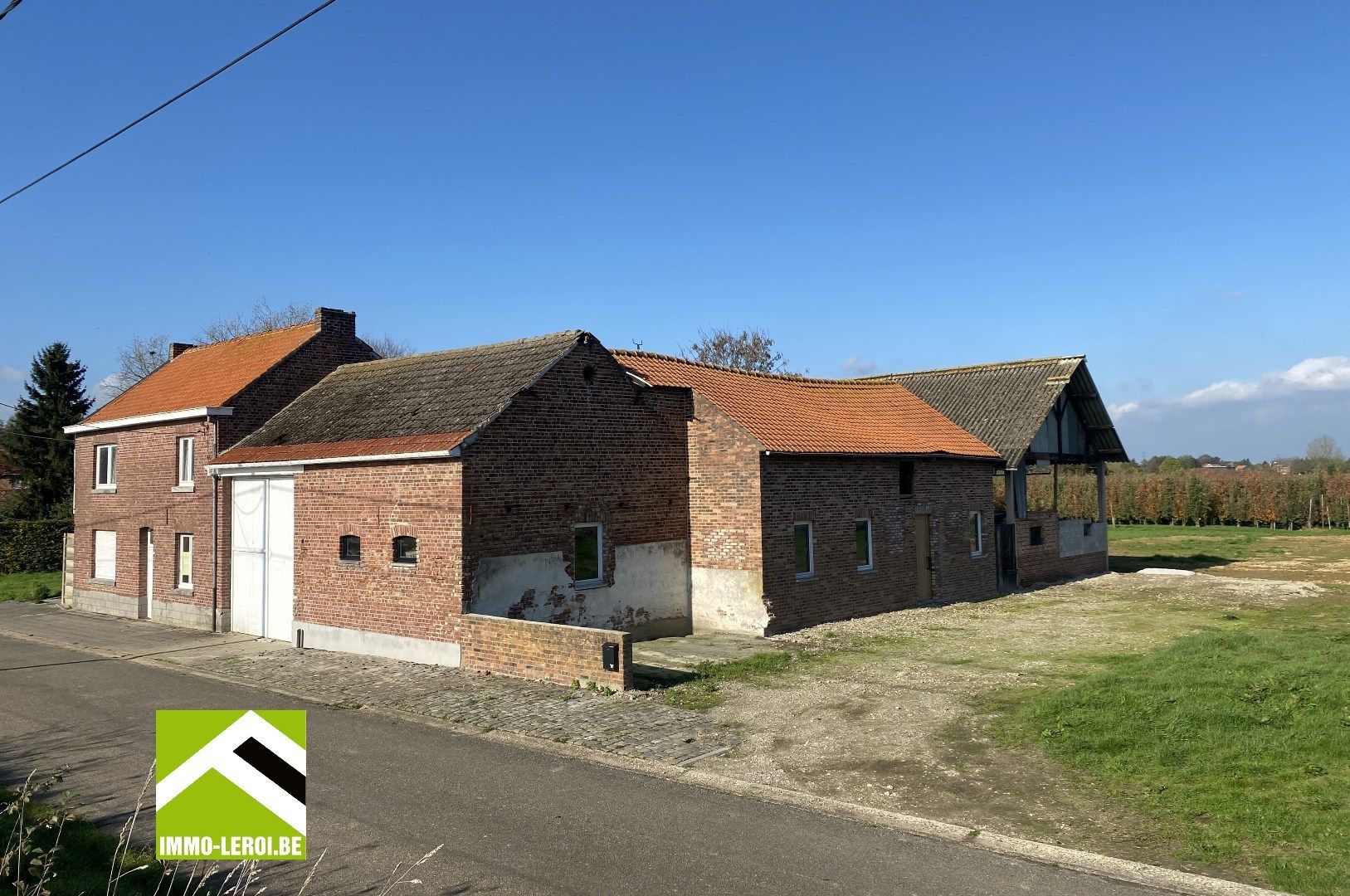 Hoofdfoto van de publicatie: Landelijk gelegen hoeve op 40 are - Te renoveren - met goedgekeurde vergunning