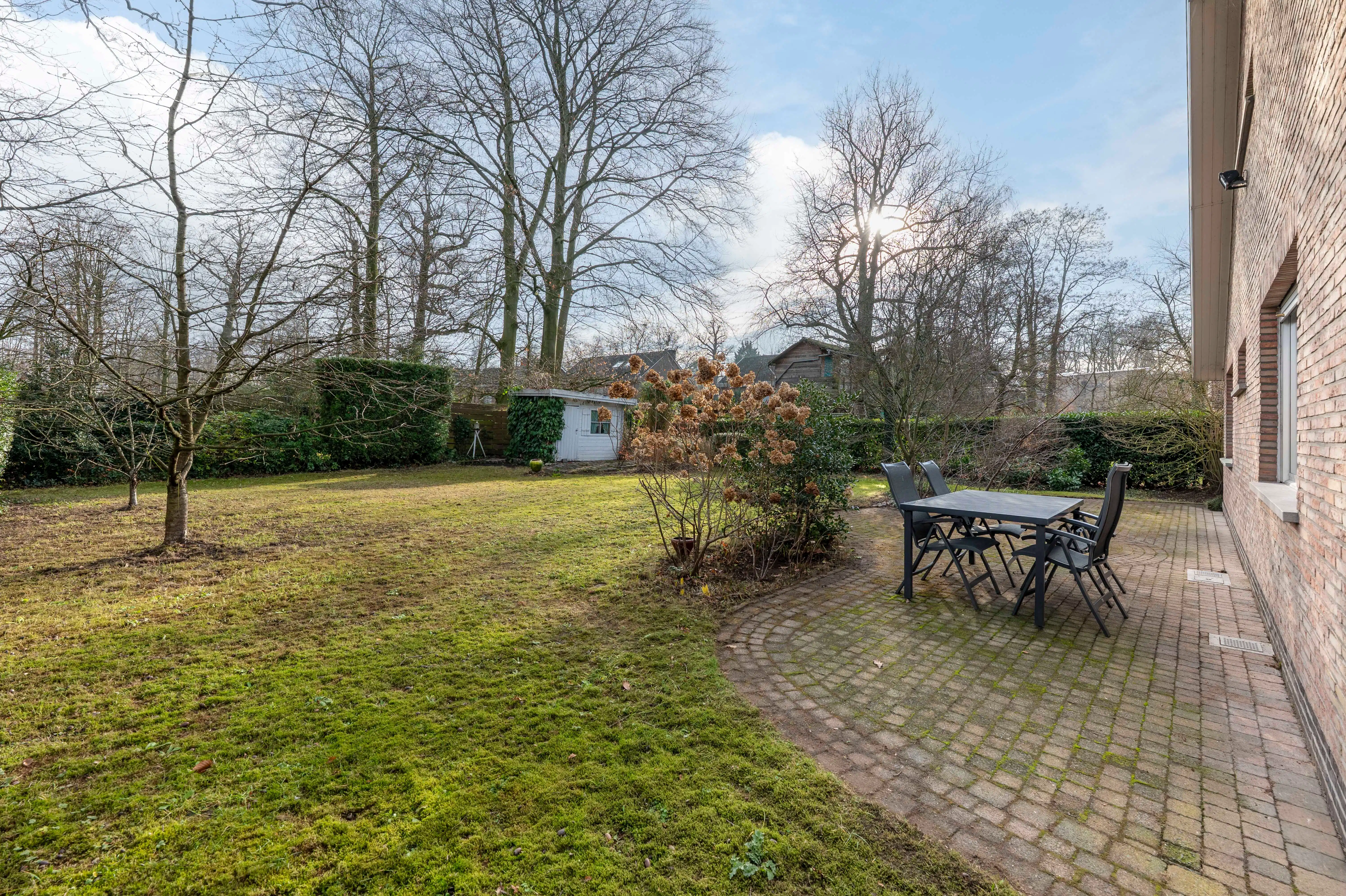 Te renoveren laagbouwvilla in een gegeerde wijk in Ekeren! foto 18