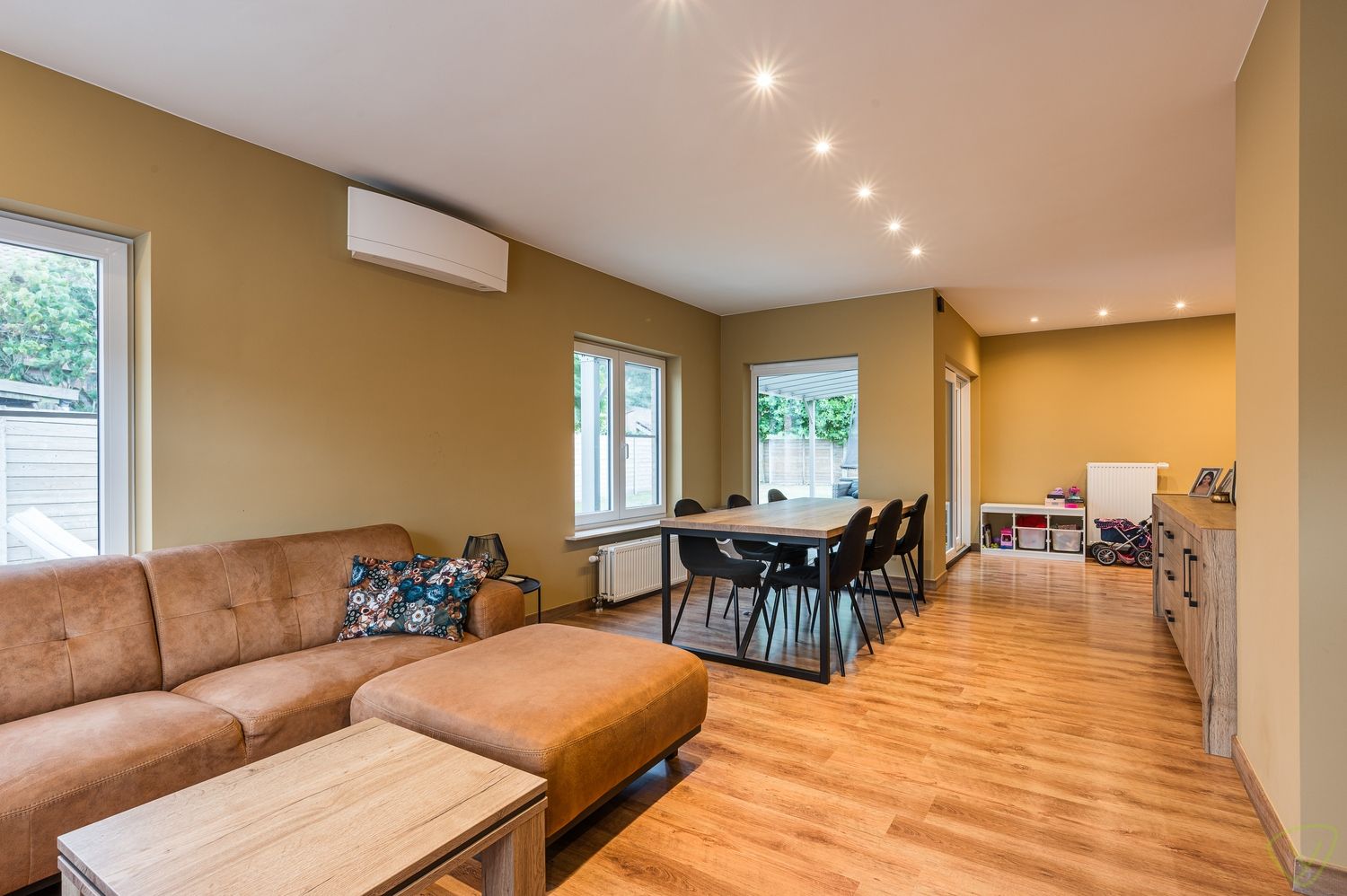 Prachtige open bebouwing met vijf slaapkamers op toplocatie foto 5