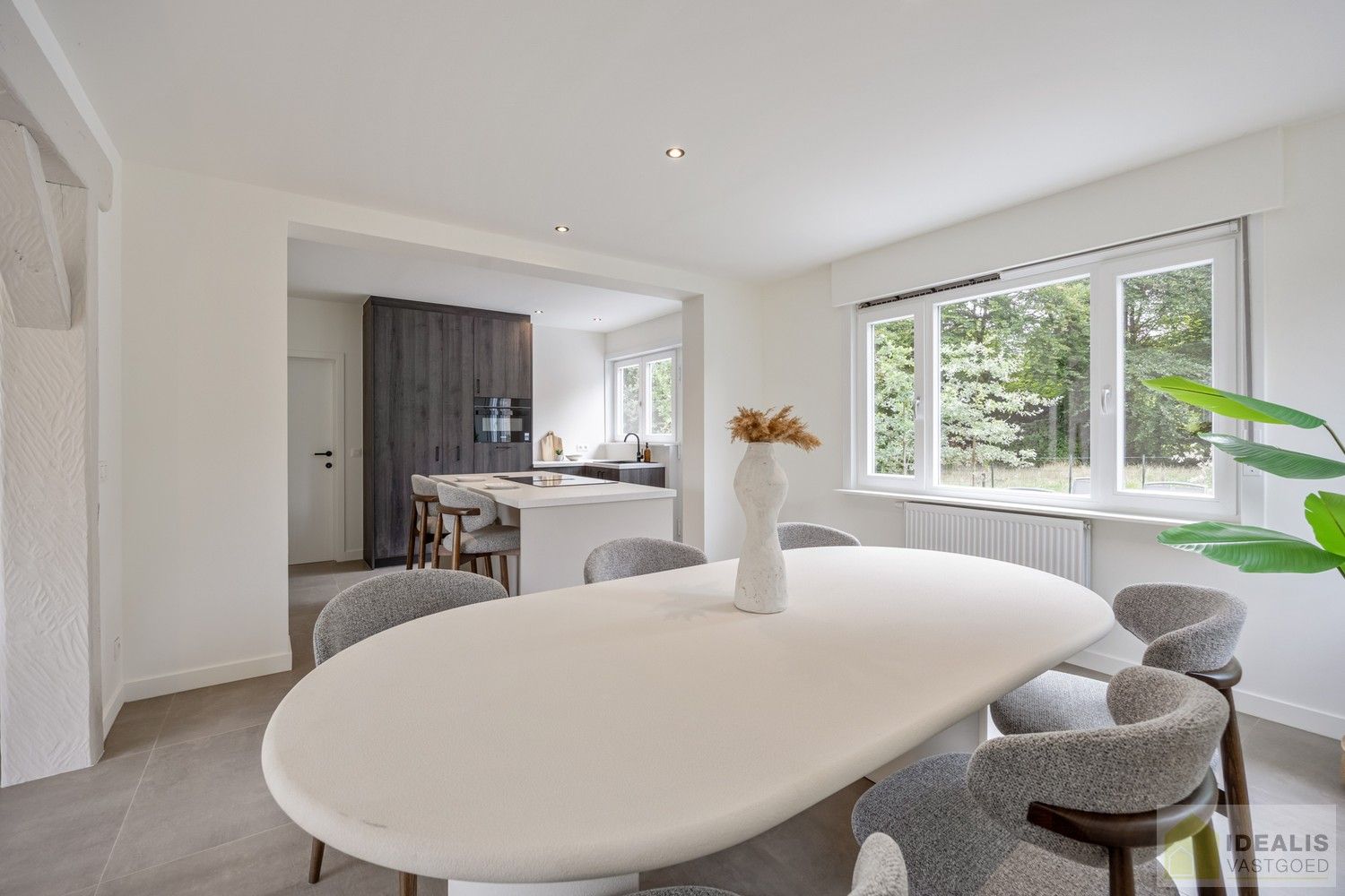 PRACHTIG GELEGEN EN INSTAPKLARE VILLA IN NIEUWBOUWSTAAT! foto 12