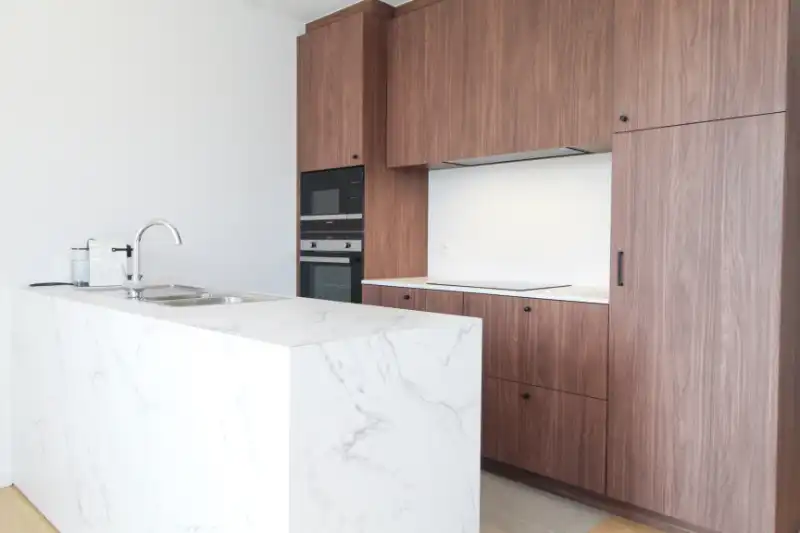 Modern en lichtrijk appartement te huur in Ingelmunster foto 4