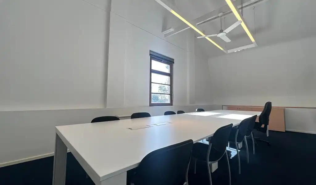 Ingedeeld kantoor te huur in standalone kantoorgebouw in Deurle foto 3