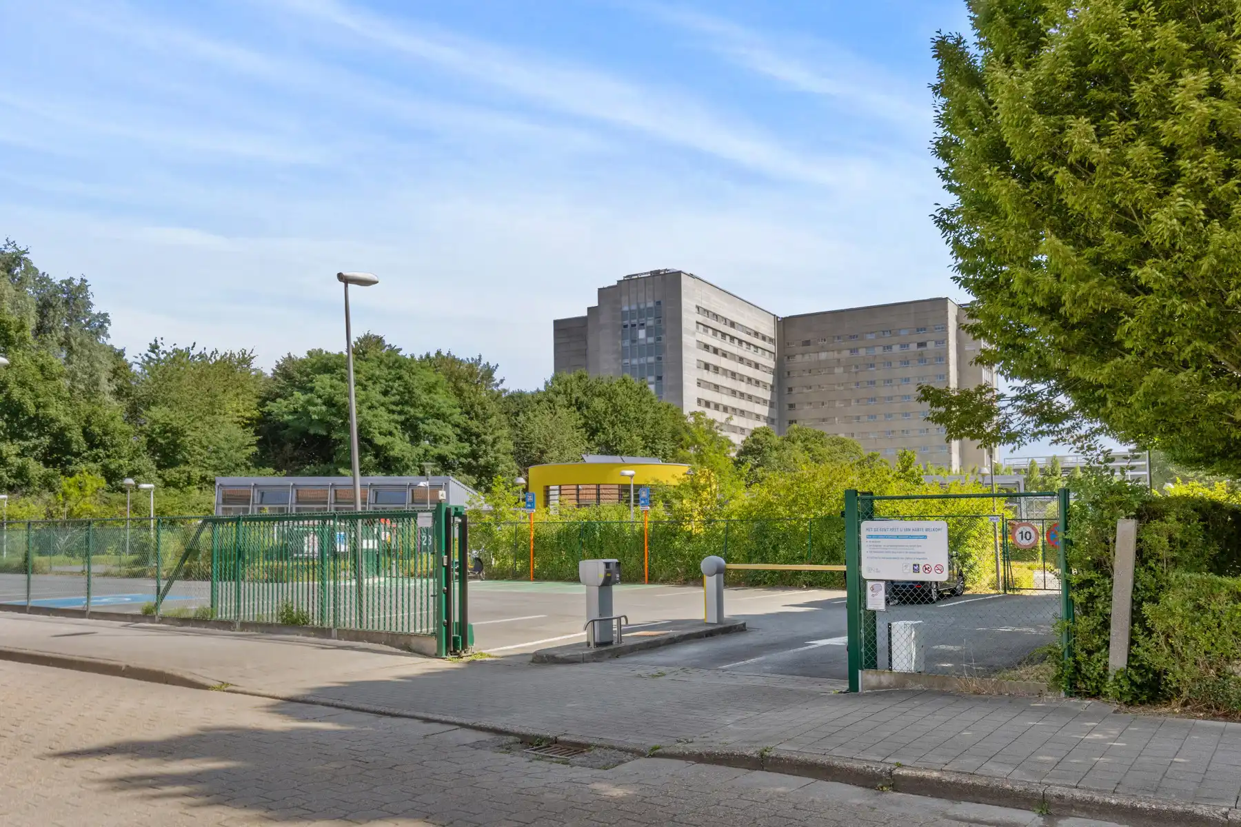 gemeubeld 1-slpk appartement met zonnig terras nabij UZ Gent foto 13