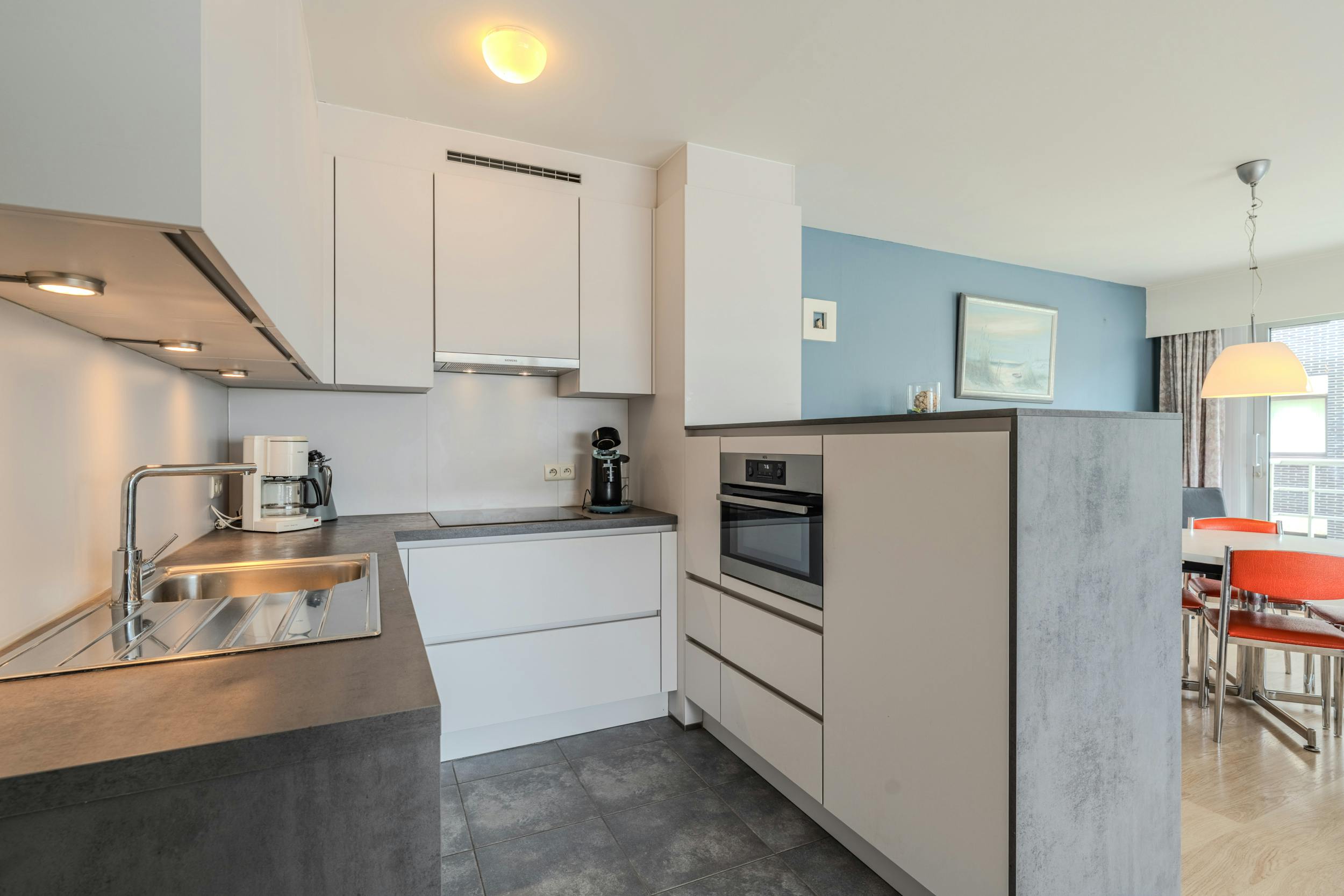 Prachtig hoekappartement met 1 slaapkamer en zijdelings zeezicht te koop te Middelkerke! foto 15