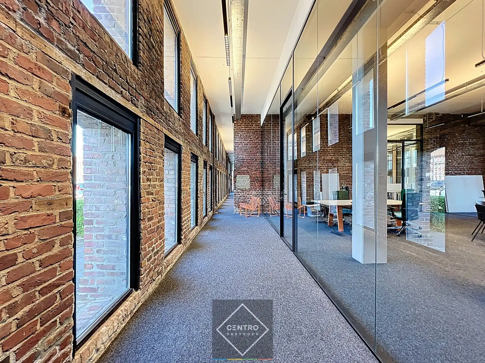 Instapklare, recent GERENOVEERDE, KANTOORRUIMTE op het gelijkvloers (725m²) in het handelscentrum "Pottelberg" te Kortrijk ! foto 7