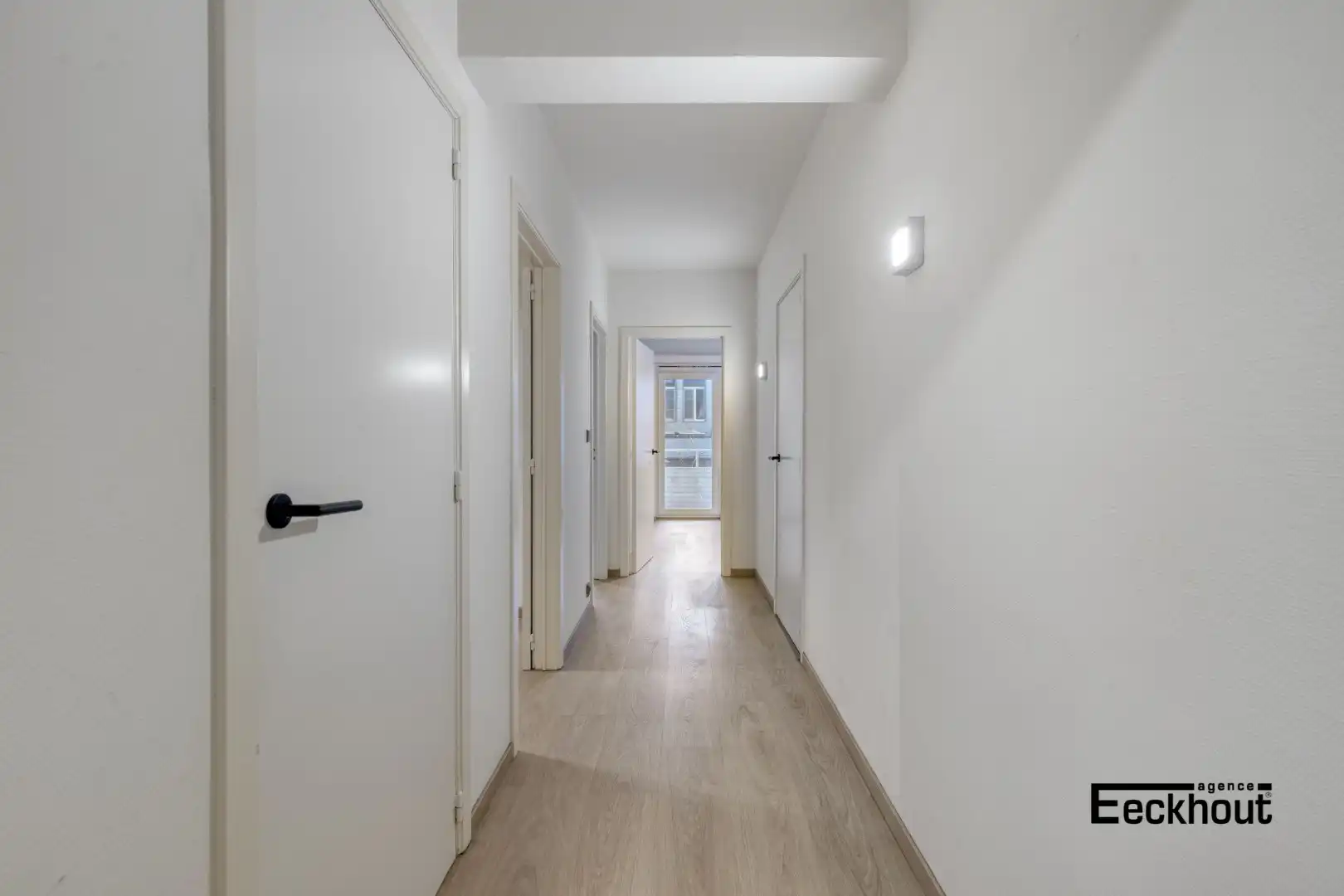 Ruim instapklaar appartement met 3 slaapkamers in centrum Oostende, met fietsenberging en dicht bij strand!  foto 9