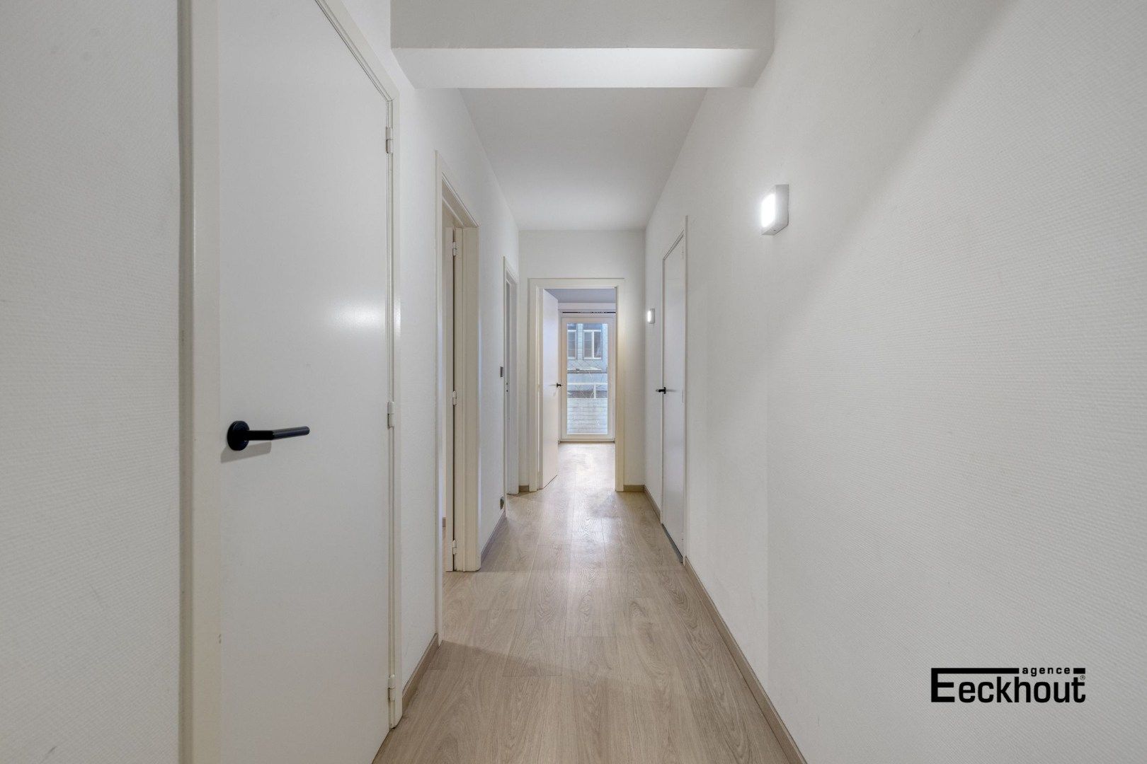 Ruim instapklaar appartement met 3 slaapkamers in centrum Oostende, met fietsenberging en dicht bij strand!  foto 9