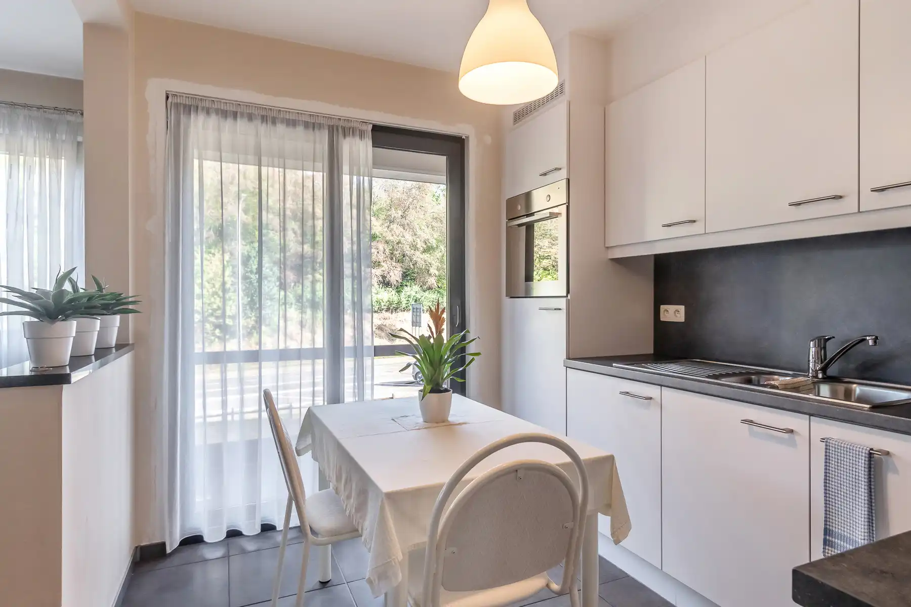 Lichtrijk appartement met autostaanplaats en prachtig zicht foto 16