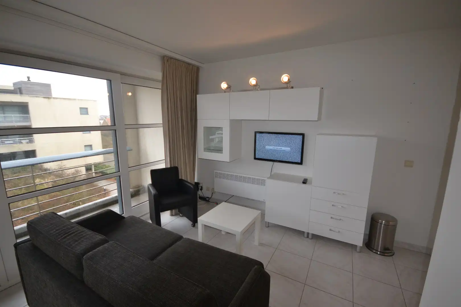 Zonnige studio/appartement  met ruim terras te Oostduinkerke foto 2