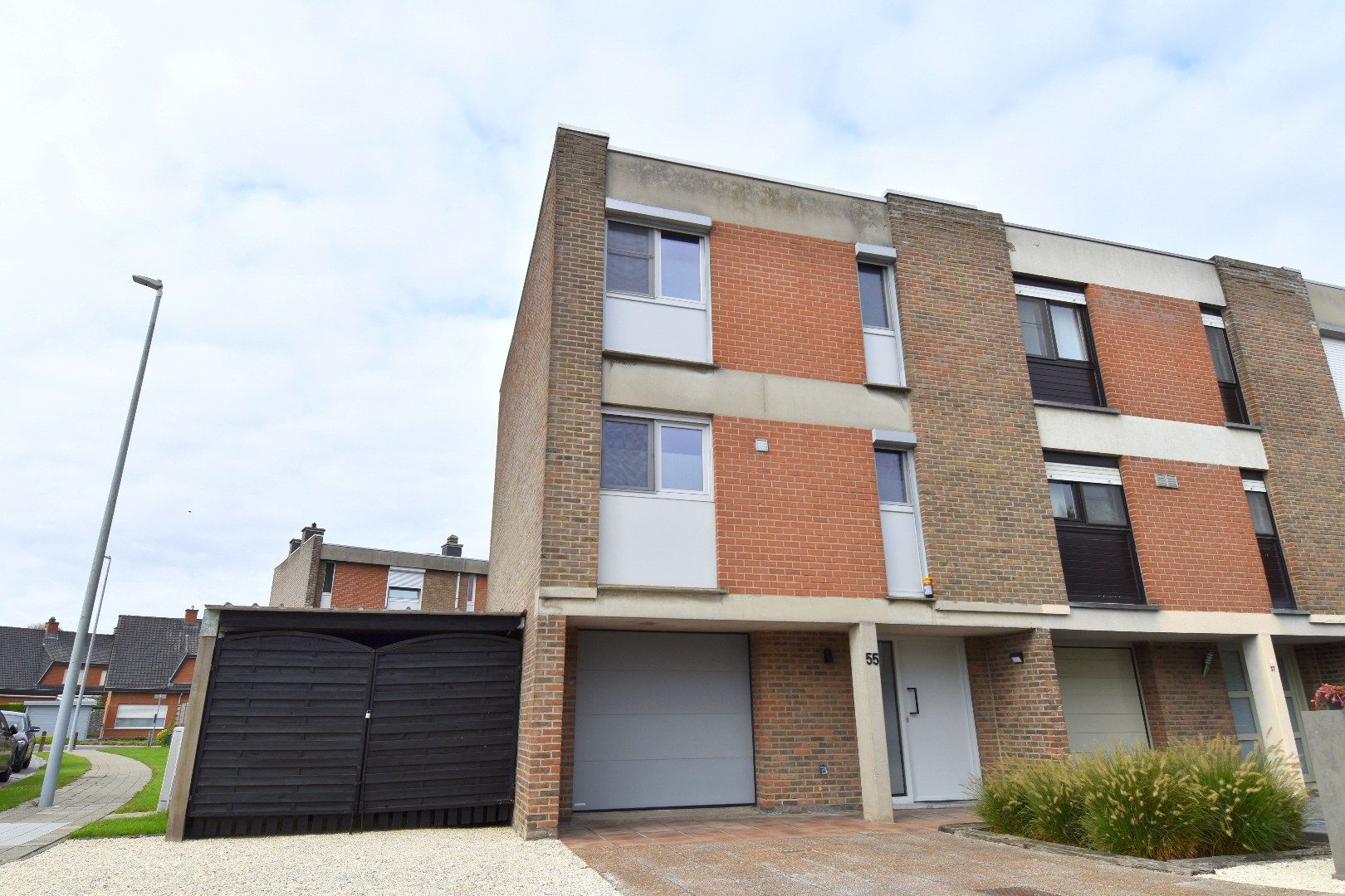 Hoofdfoto van de publicatie: Verzorgde bel-etage met 3 slaapkamers, garage en carport te Lendelede