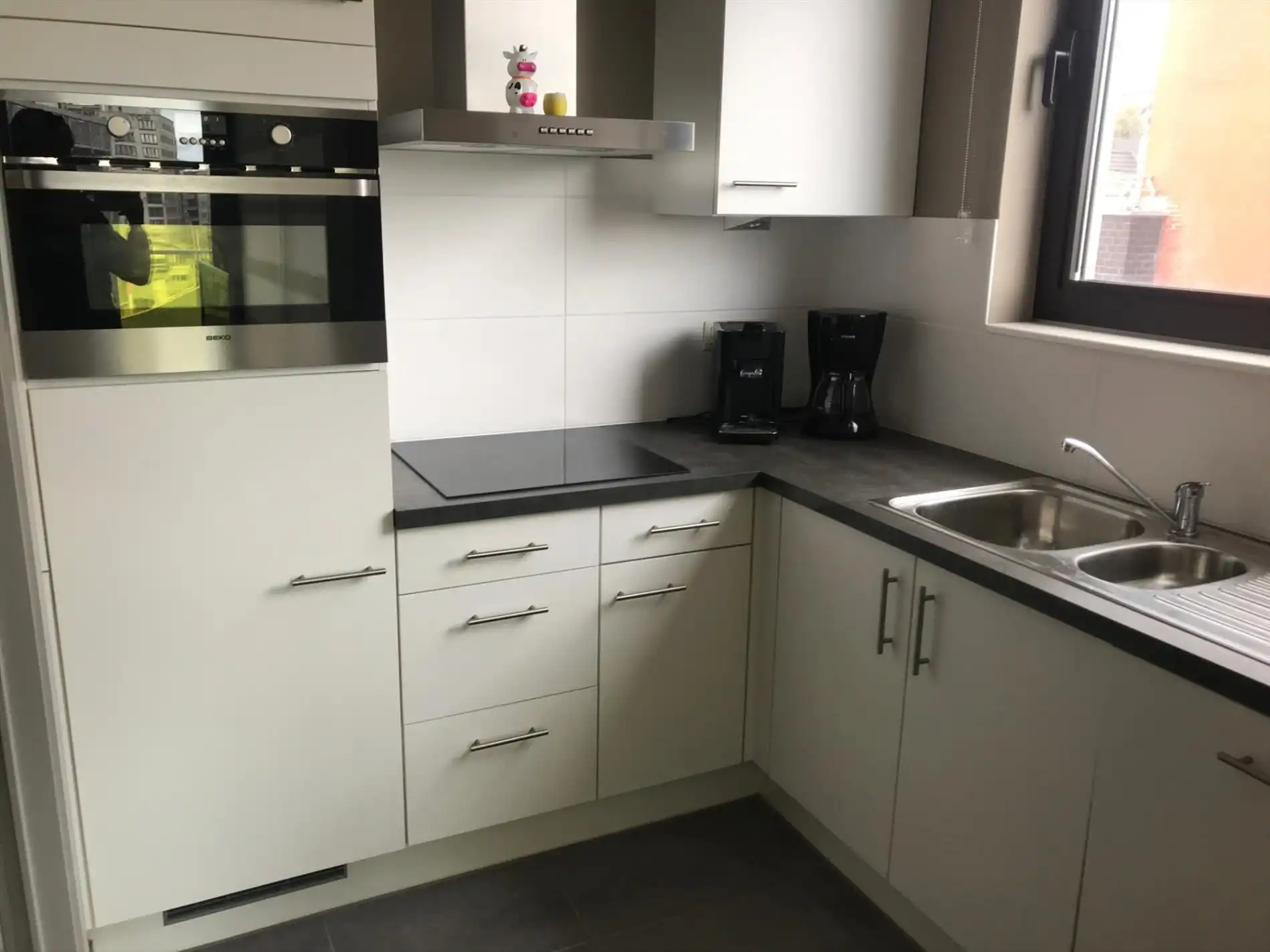 Lichtrijk, niet gemeubeld 2-slaapkamerappartement met zicht op jachthaven. foto 4