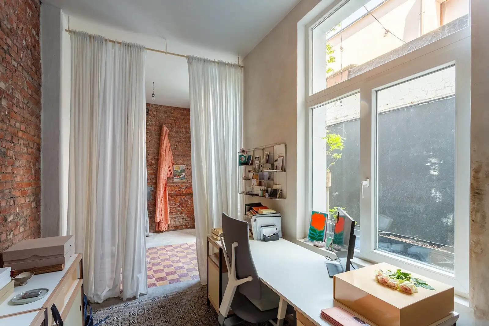 Eigenzinnig atelier in kleinschalig gebouw foto 28