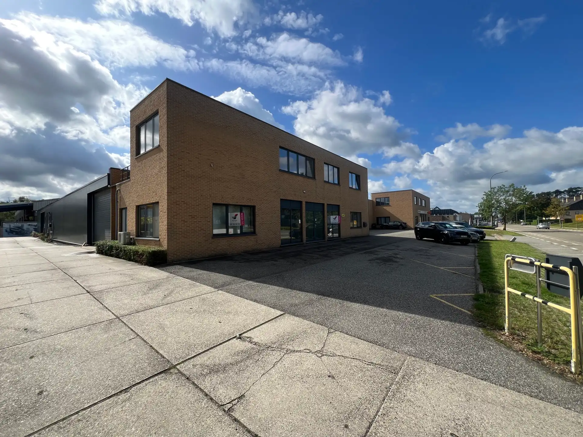 Bedrijfsgebouw met kantoren en woning in Houthalen foto 19