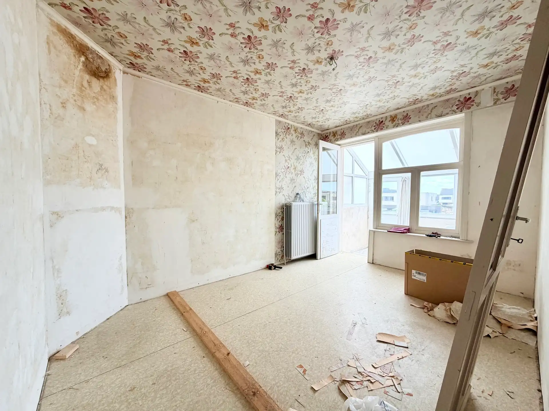 Ruime te renoveren woning met 4 slaapkamers, tuin en garage in Adinkerke te koop. foto 18