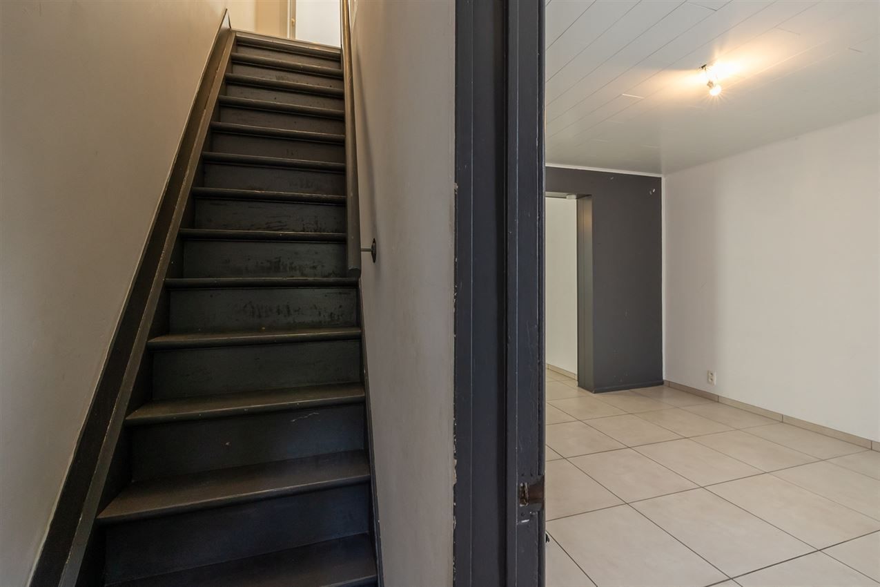 Gerenoveerde woning in rustige straat, 2 slaapkamers, ruime keuken, conforme elektriciteit en wandelroutes vlakbij. foto 19
