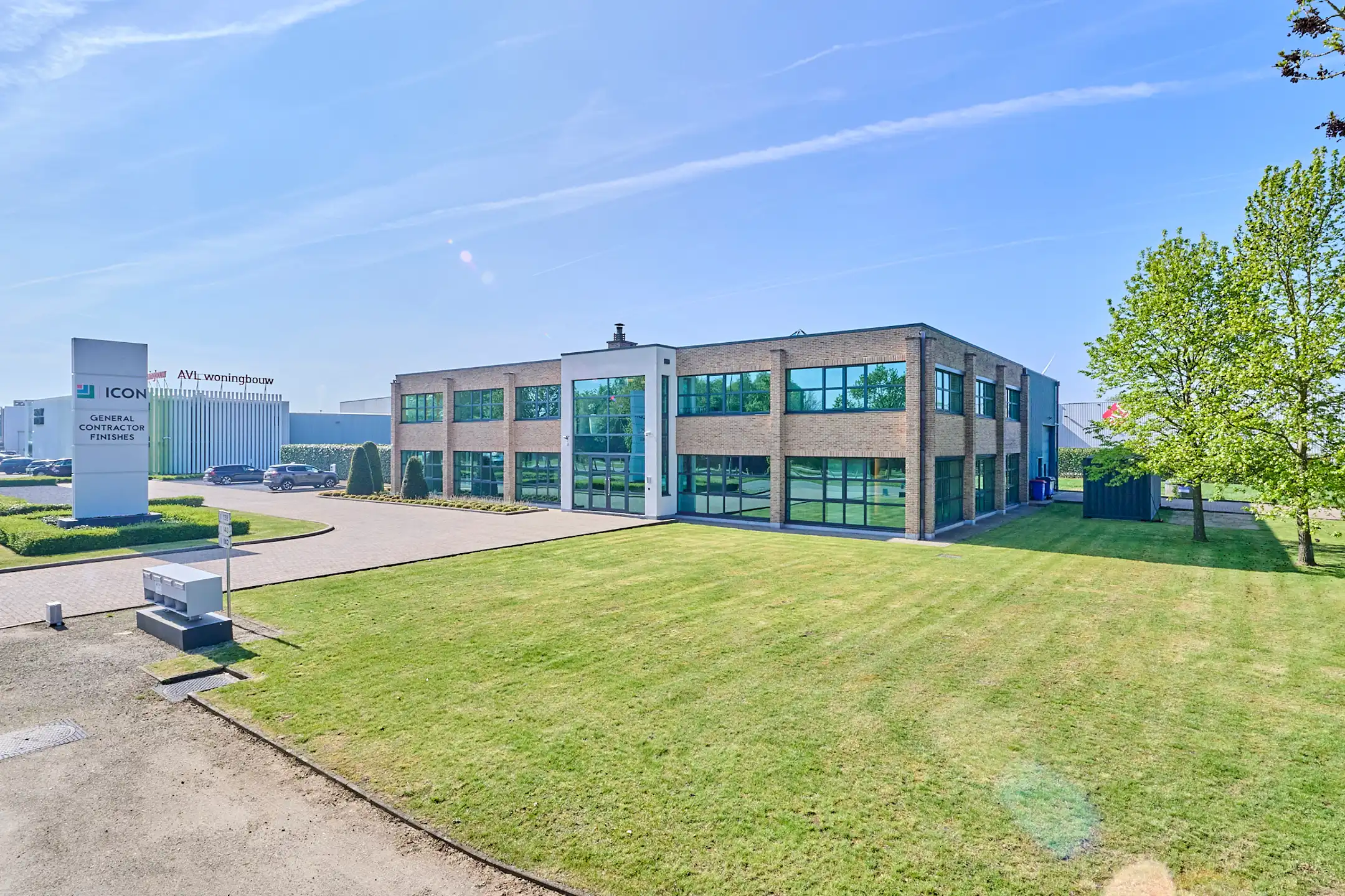 SEMI - INDUSTRIEEL GEBOUW OP ZICHTLOCATIE IN BERINGEN foto 2