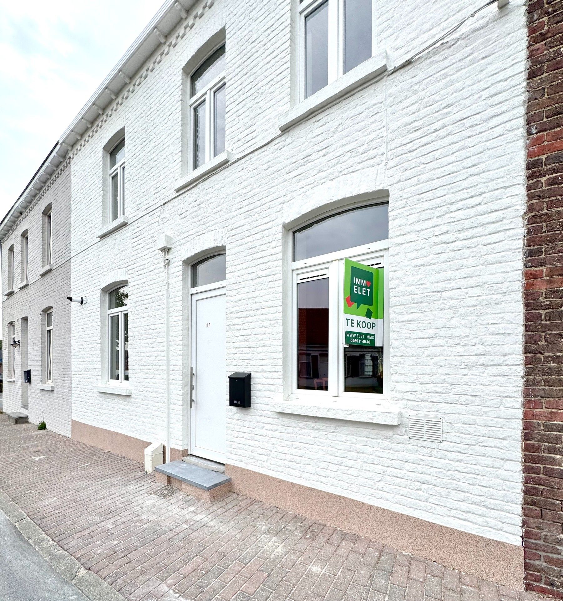 GERENOVEERDE WONING MET 3 SLPKS, TERRAS EN PARKING foto 2