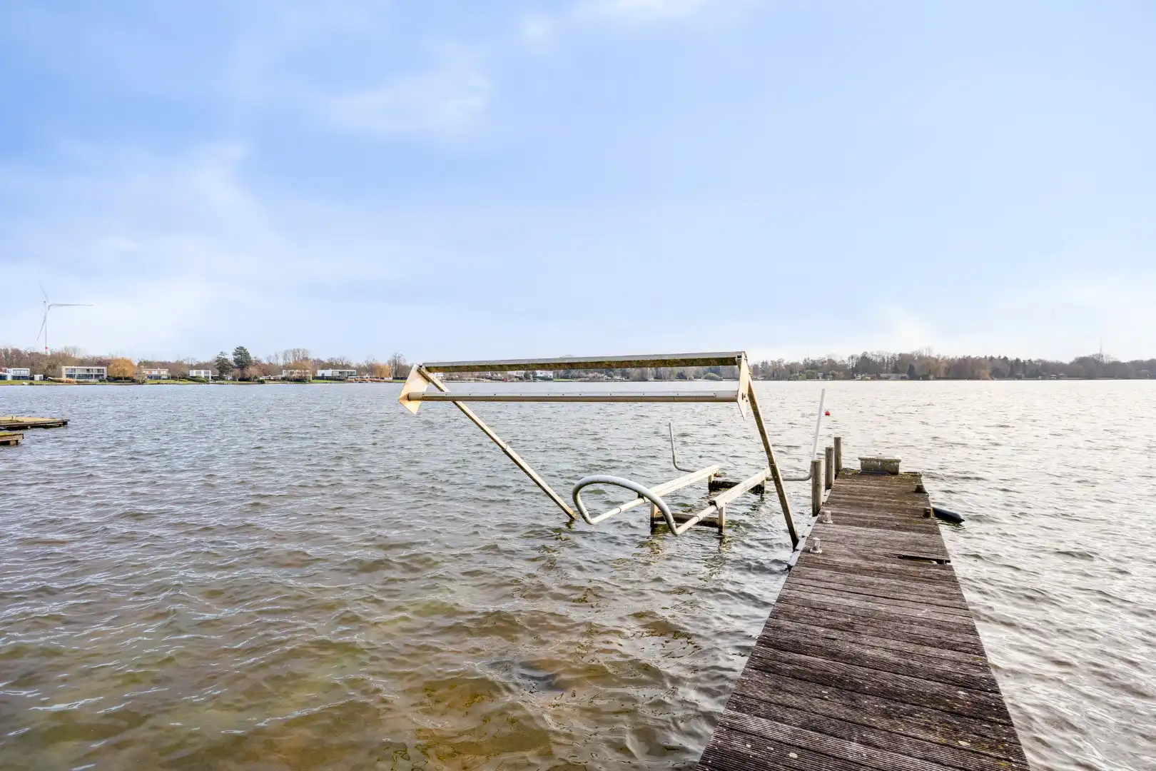 !! NIEUWE VOORWAARDEN !! Villa op een uiterst exclusieve locatie aan een prachtig privémeer foto 36