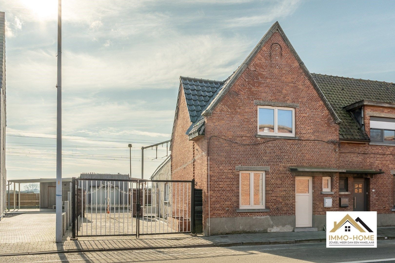 Deels gerenoveerde woning vol potentieel  foto 24