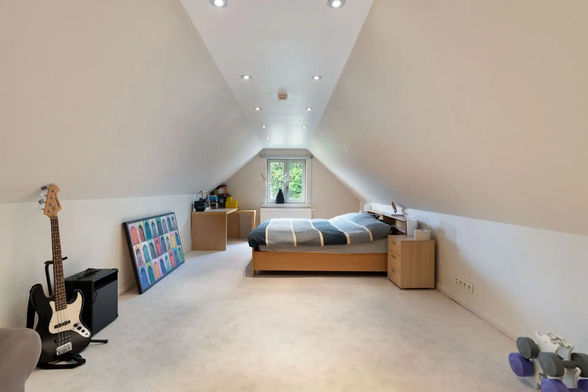 Open bebouwing met 5 (mog. 7) slaapkamers, tuin en garage foto 20