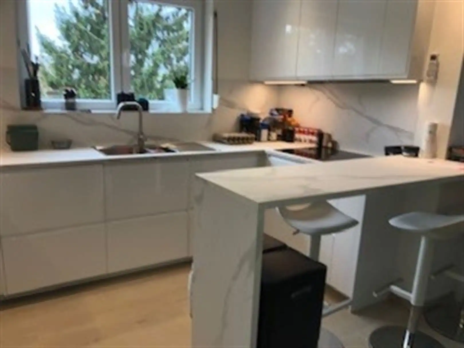 Gemeubeld 2-slaapkamerappartement met garage in Ekeren foto 5