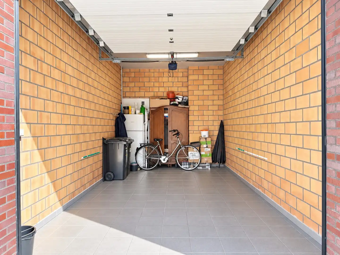Ruim en lichtrijk 2slp-appartement met garage foto 15