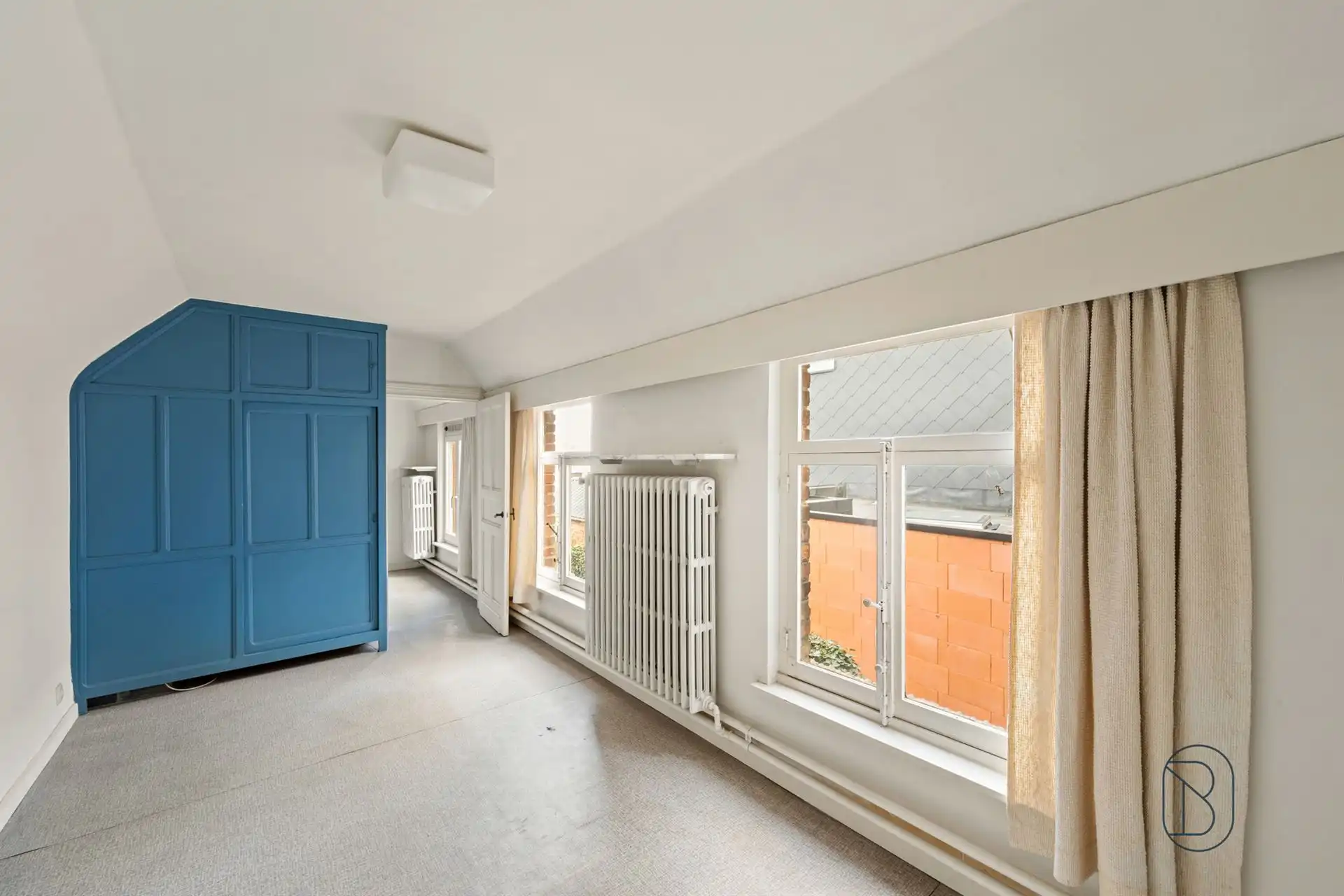Goedgelegen woning met grote zongerichte tuin en garage foto 19