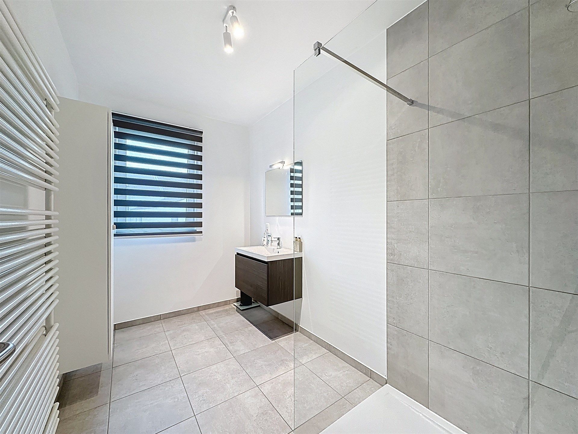 Recent en energiezuinig (A-label) appartement met groot overdekt terras, ondergrondse autostaanplaats en privatieve berging. foto 7