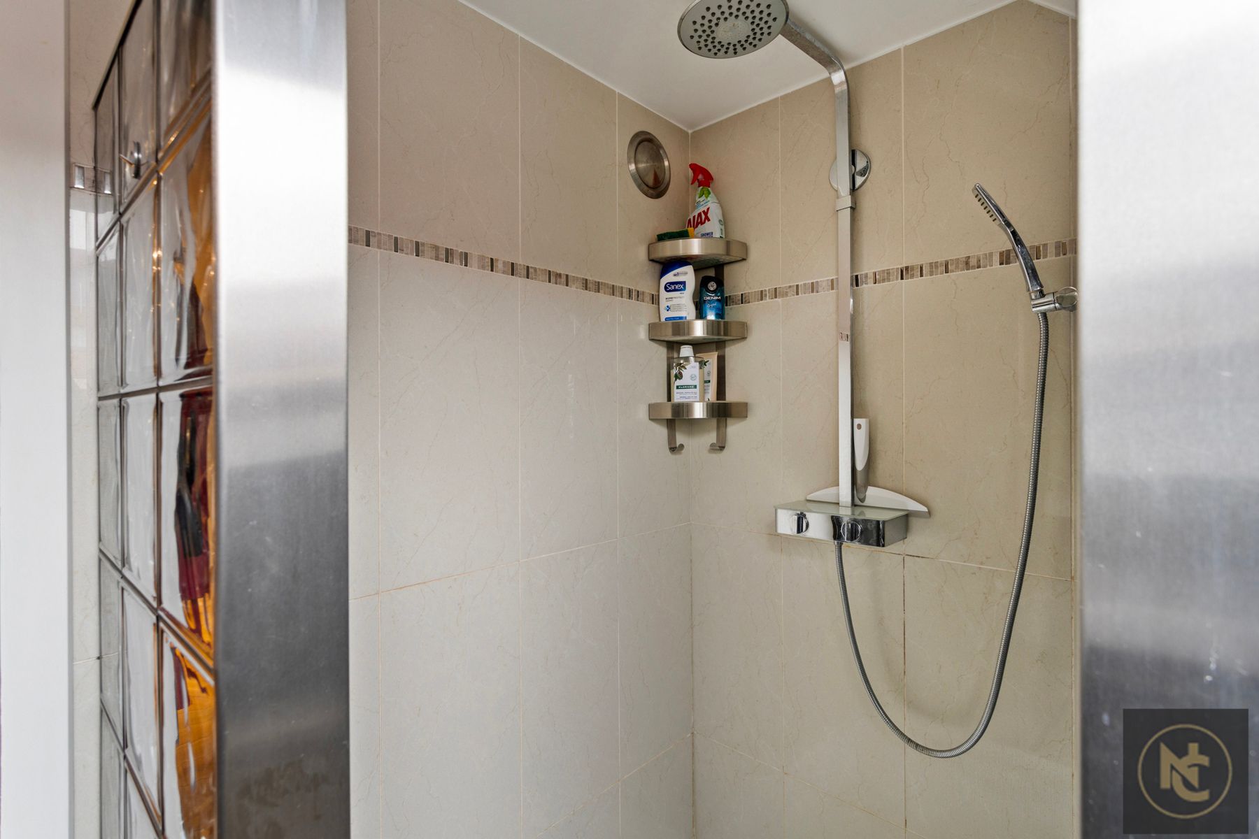 Stijlvol dakappartement met 1 slaapkamer en autostaanplaats foto 14
