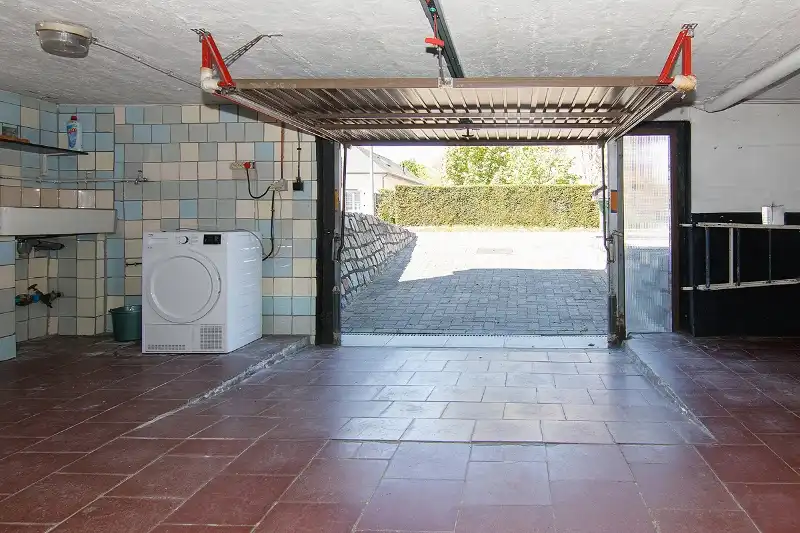 Ruime en rustig gelegen, te renoveren gelijkvloerse woning met bijna volledige onderkeldering op een knap perceel foto 22