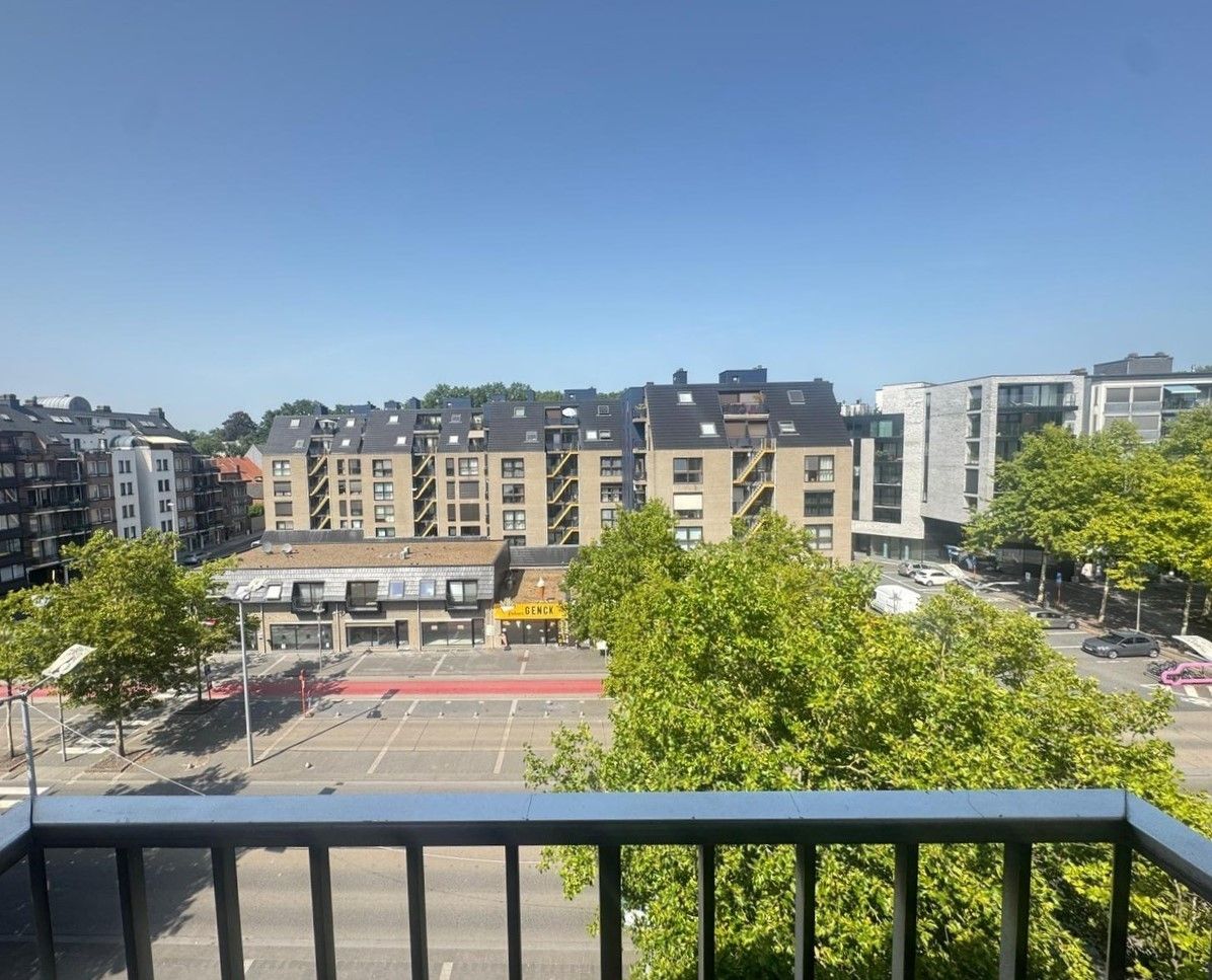 Intrekklaar appartement pal in het centrum van Genk foto 5