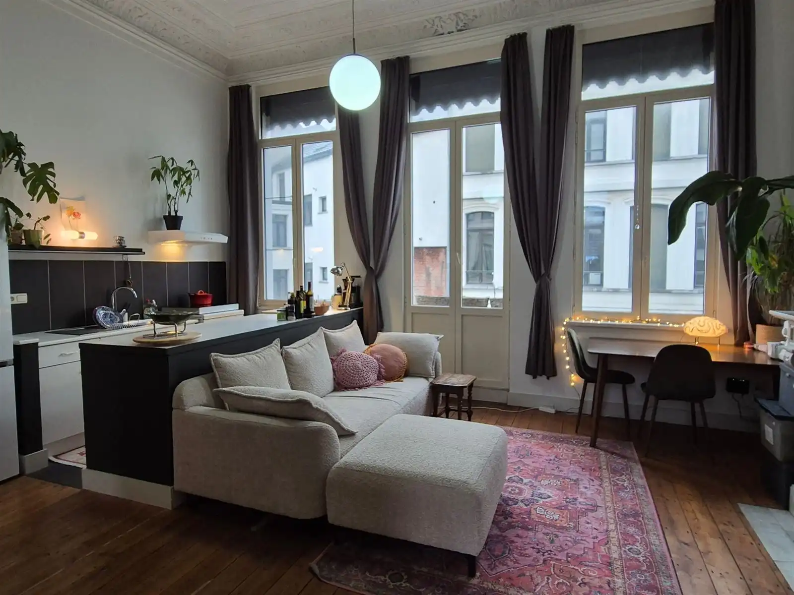 Comfortabel 1 slaapkamer appartement in karaktervolle herenwoning foto {{pictureIndex}}