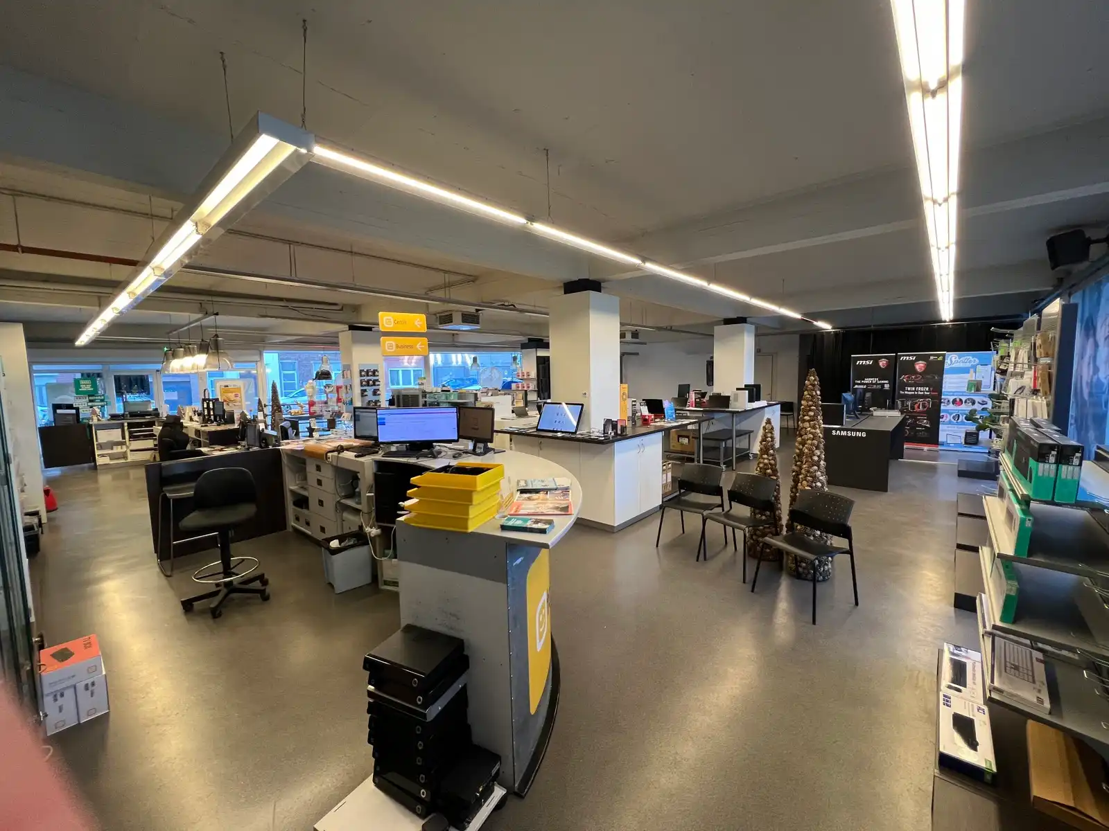 Commercieel pand / showroom op TOP-locatie te 1500 Halle. foto 8